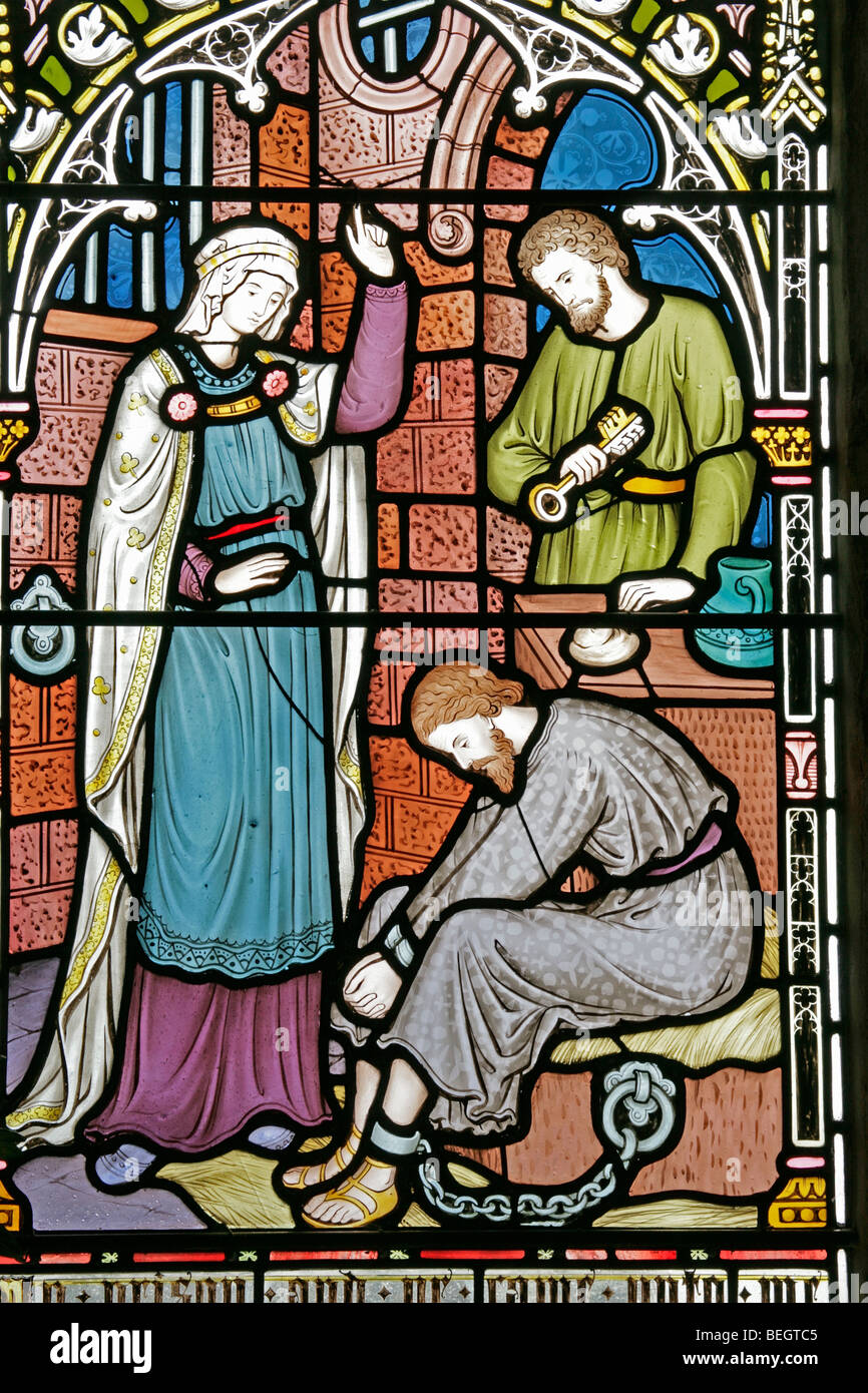 Detail eines Buntglasfensters von Frederick Preedy, das den "an Act of Corporate Mercy" darstellt; Besuche die im Gefängnis; Gunthorpe, Norfolk Stockfoto