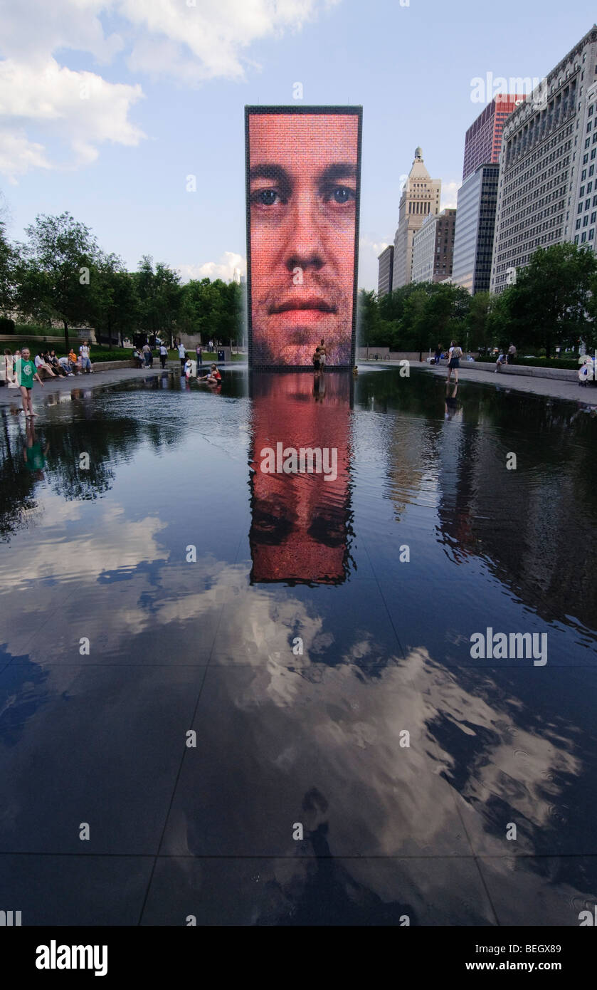 Crown Fountain von Jaume Plensa im Millennium Park, Chicago, USA.  Jetzt eine berühmte Attraktion im Sommer wie im Winter. Stockfoto