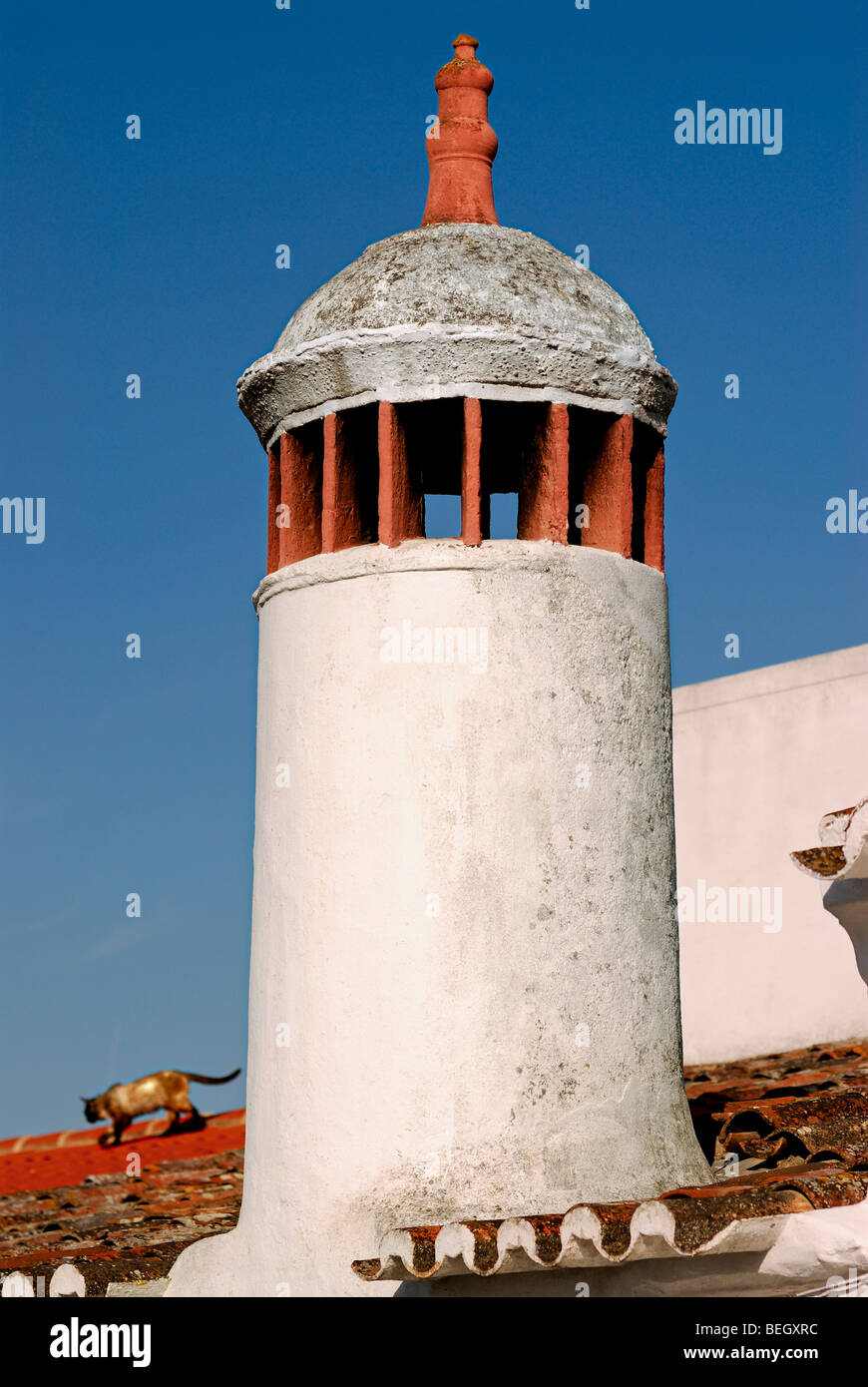 Portugal, Alentejo: Typische Schornstein in einem Dorf des Alentejo Stockfoto
