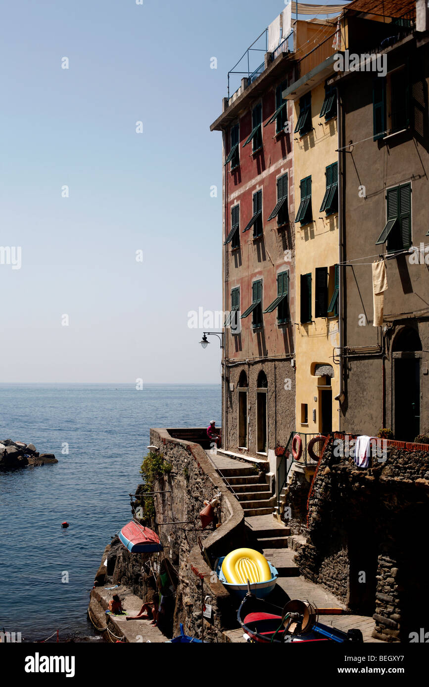 Bunte Häuser in Riomaggiore in der Region Cinque Terre an der italienischen Riviera oder Riviera di Levanto Stockfoto