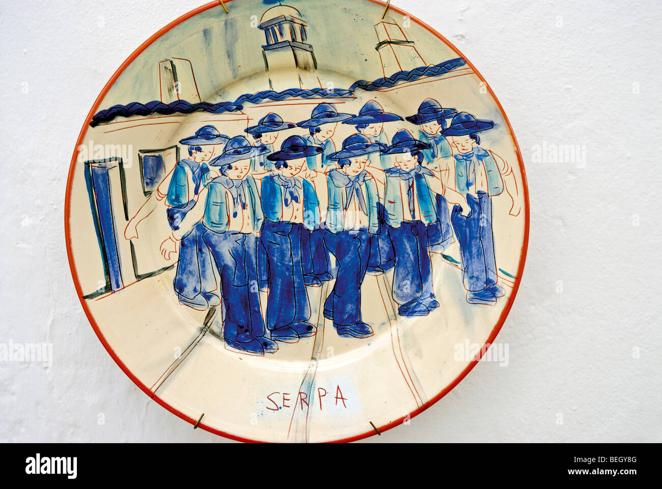 Portugal, Alentejo: Typische handbemalten Keramik-Platte von Serpa Stockfoto
