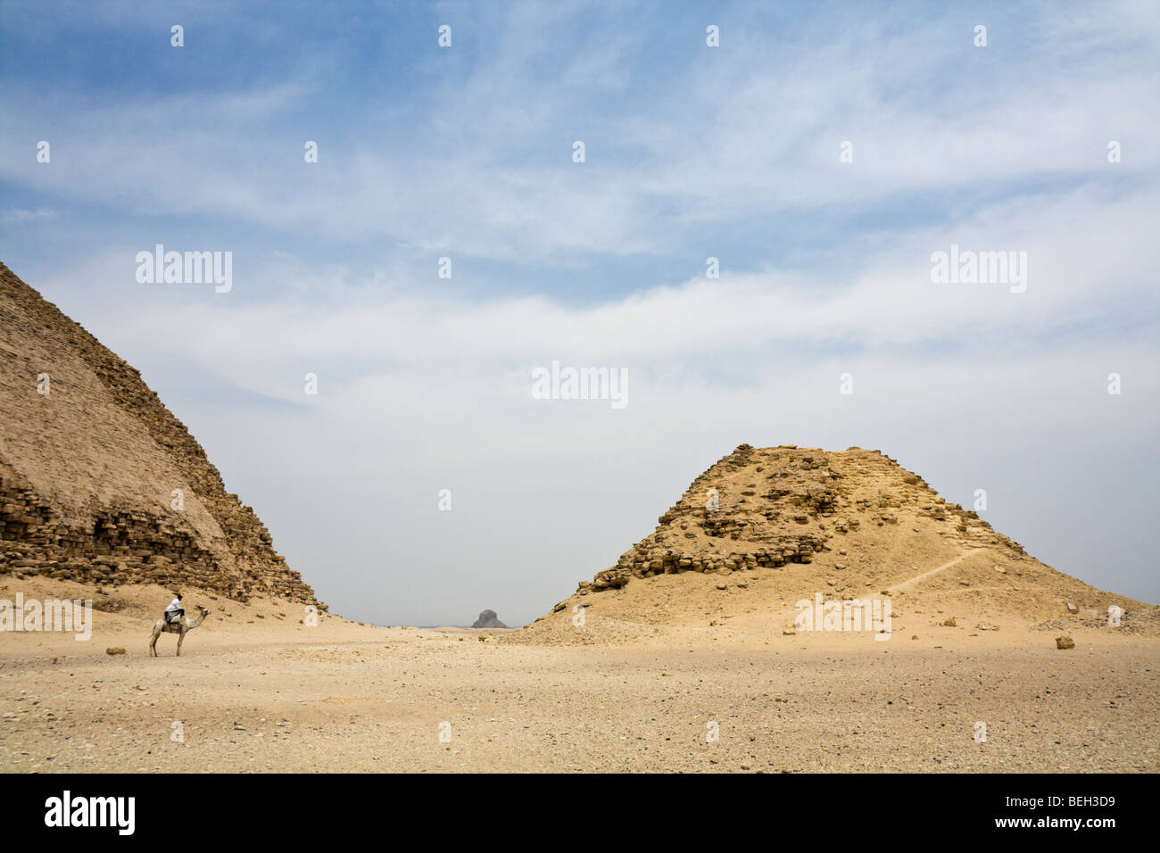 Verbogene Pyramide mit Seite Pyramide des Pharao Snowflakes, Dahshur, Ägypten Stockfoto