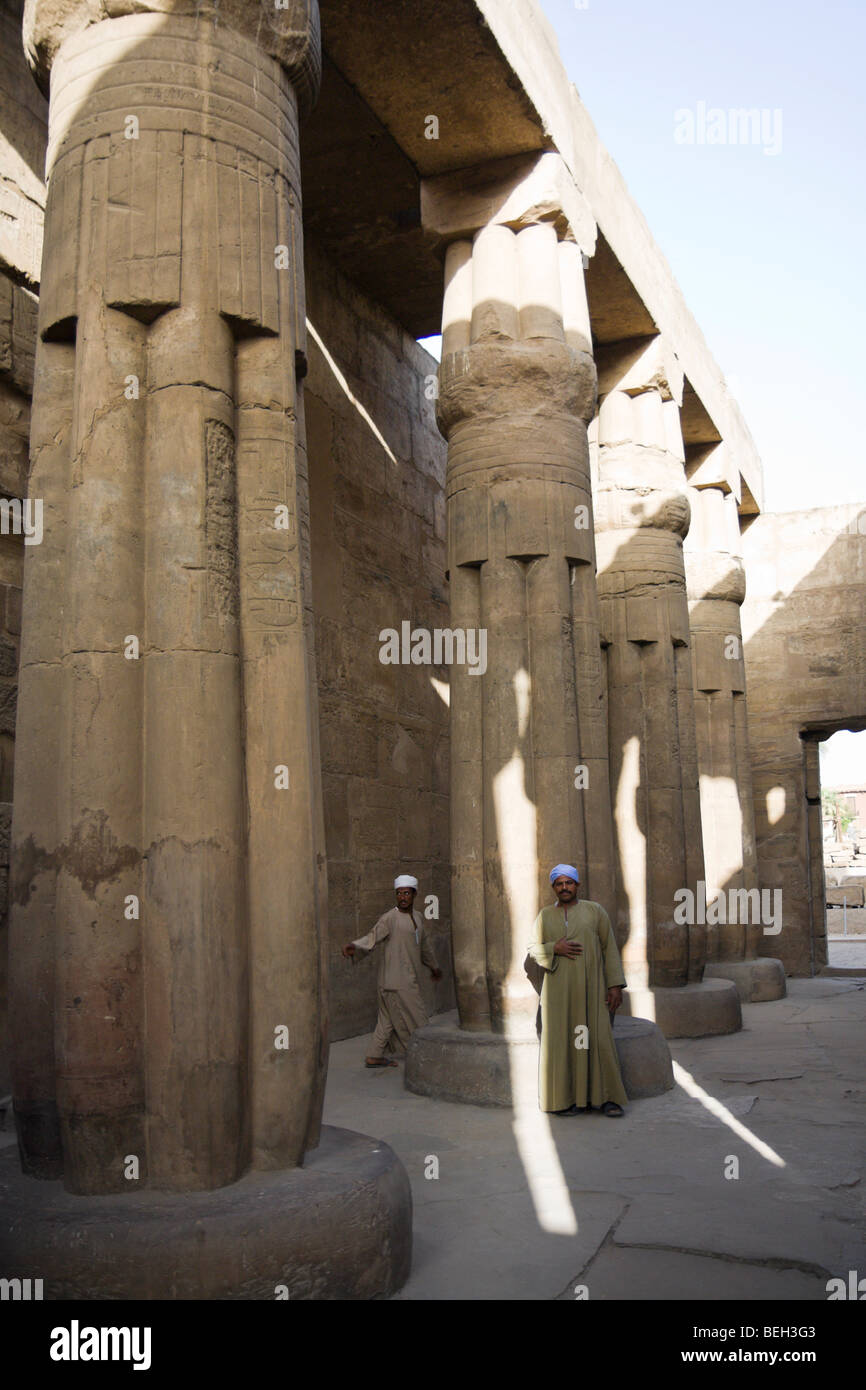 Spalten im Luxor-Tempel, Luxor, Ägypten Stockfoto