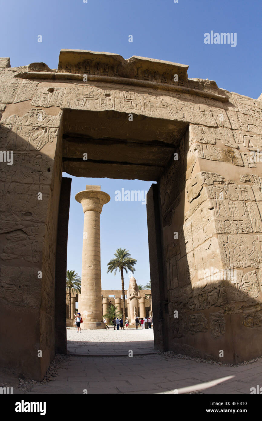 Spalte von Taharqa am Karnak-Tempel, Luxor, Ägypten Stockfoto
