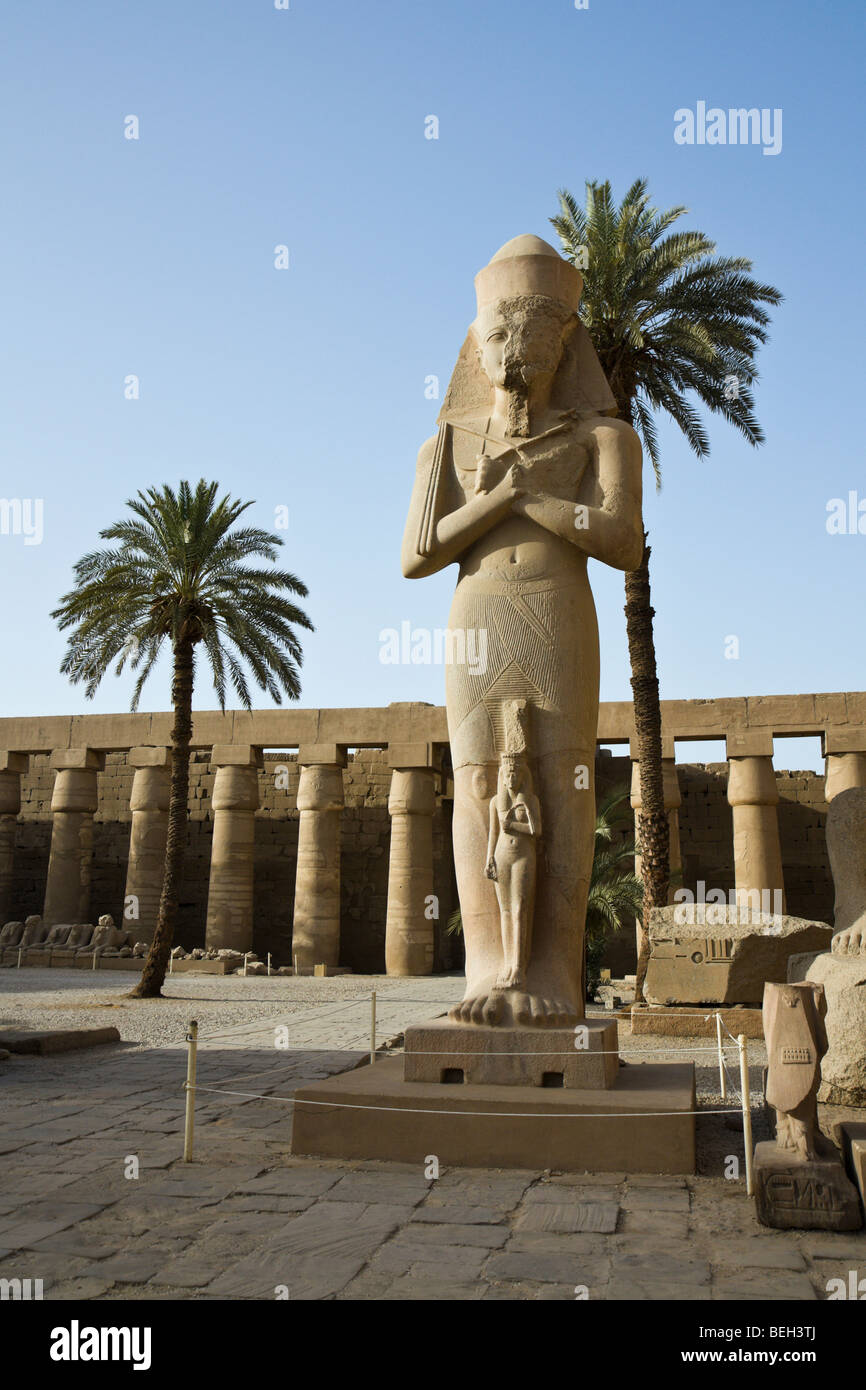 Statue von Pinodjem in Karnak Tempel, Luxor, Ägypten Stockfoto
