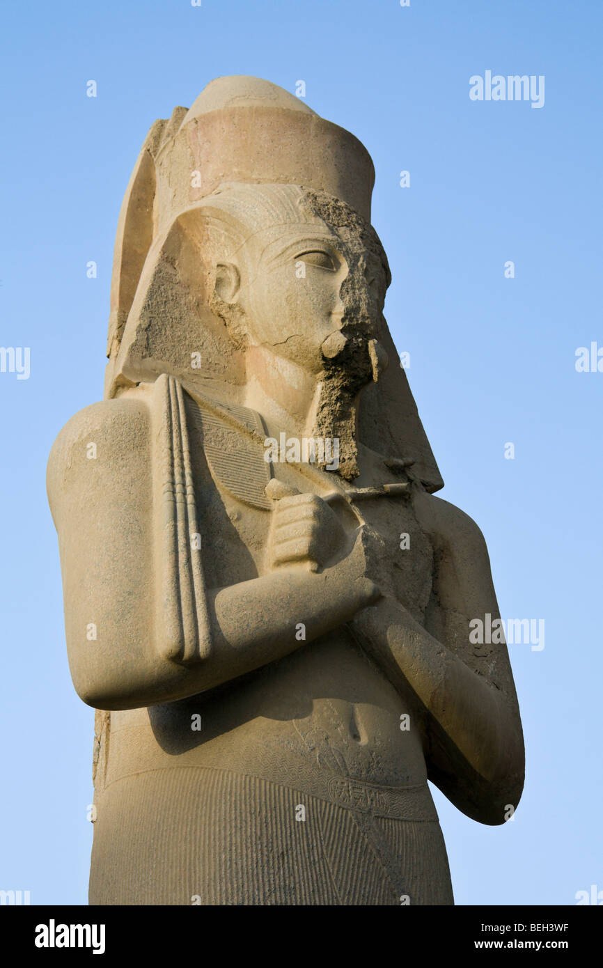 Statue von Pinodjem in Karnak Tempel, Luxor, Ägypten Stockfoto