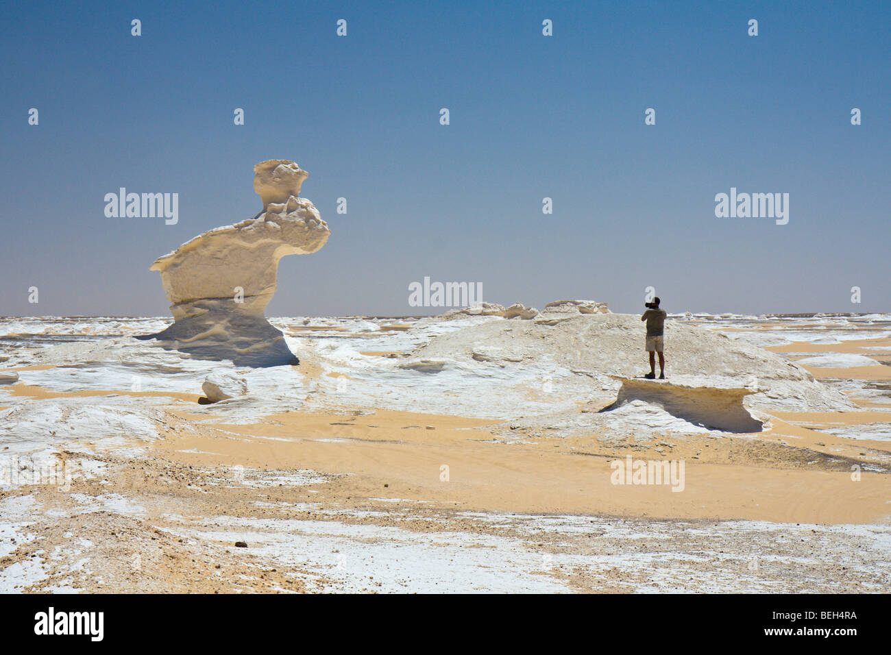 Formationen und Figuren aus Kalkstein im White Desert National Park, libysche Wüste, Ägypten Stockfoto