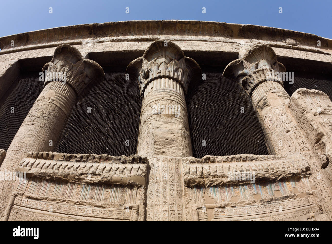 Spalten im Chnum Tempel von Esna, Esna, Ägypten Stockfoto