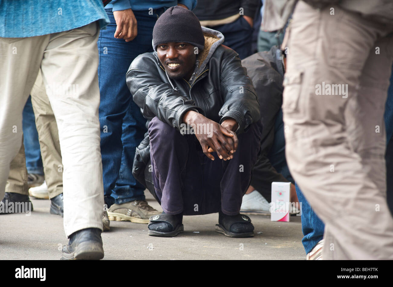 Calais, Flüchtlinge, die in der Hoffnung nach Großbritannien zu gelangen Stockfoto