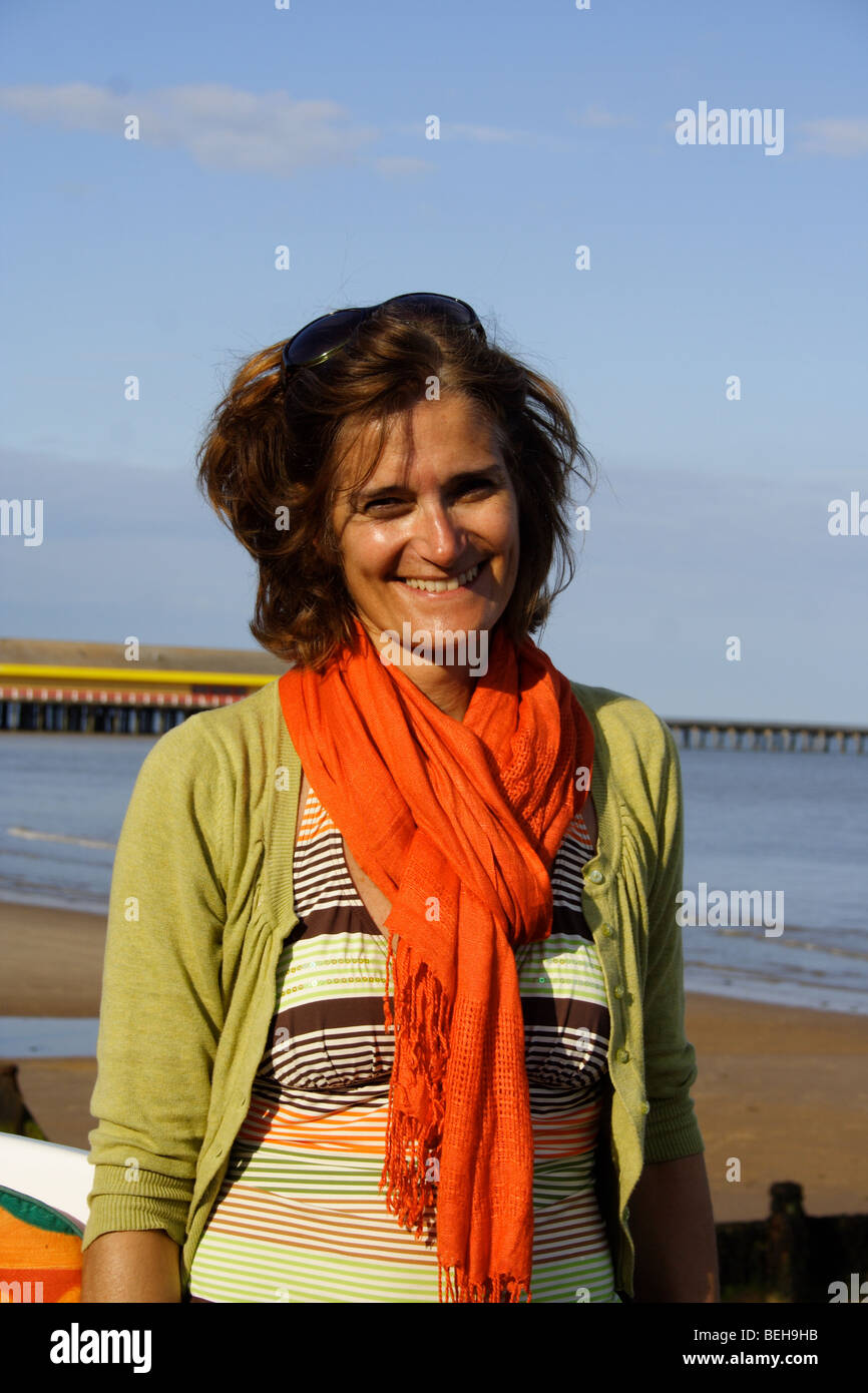 helle attraktive Frau vierzig-fünfzig sonnigen Urlaub Stockfoto