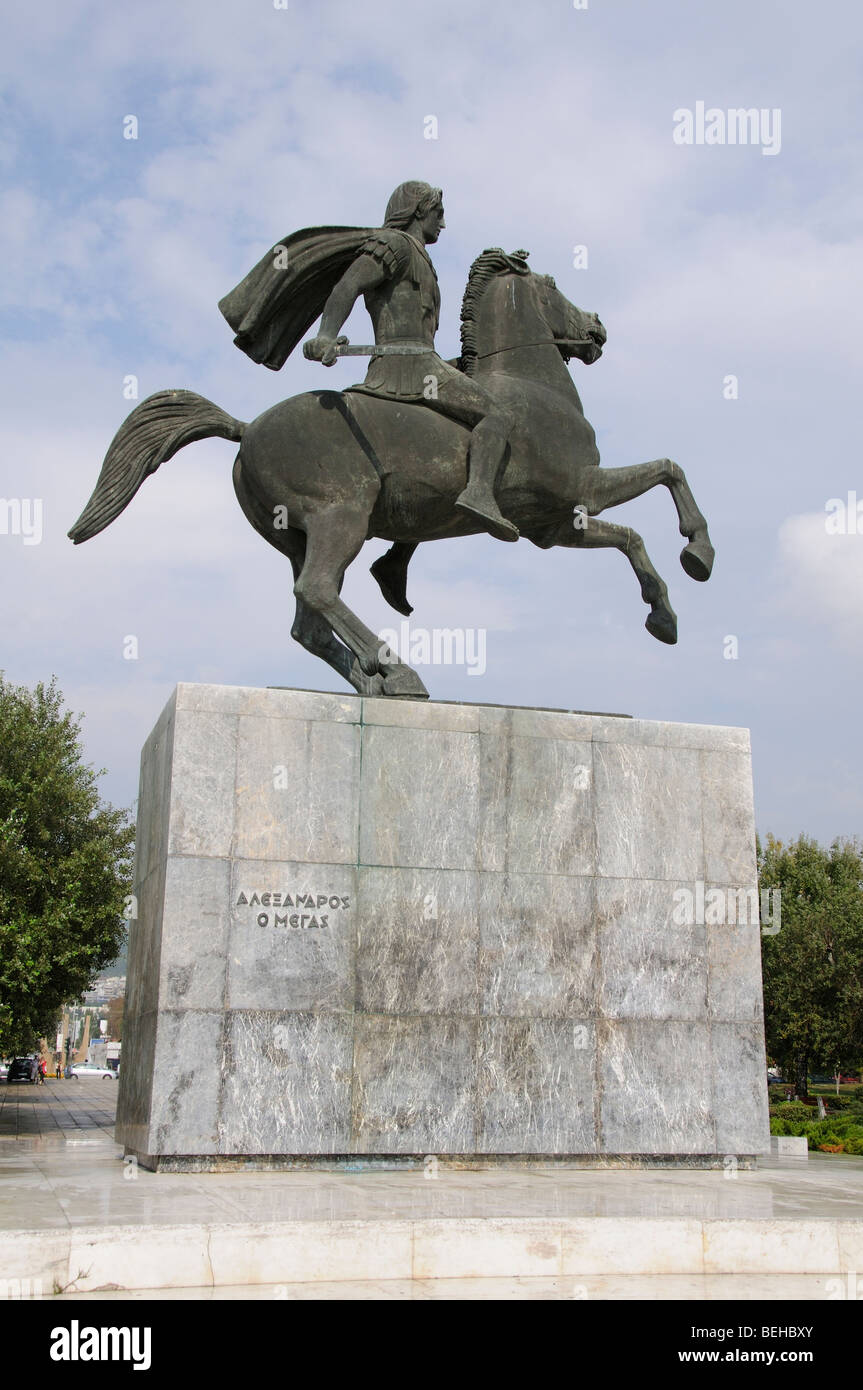 Statue von Alexander dem großen auf Pferde stehen direkt am Meer in Thessaloniki Griechenland Stockfoto