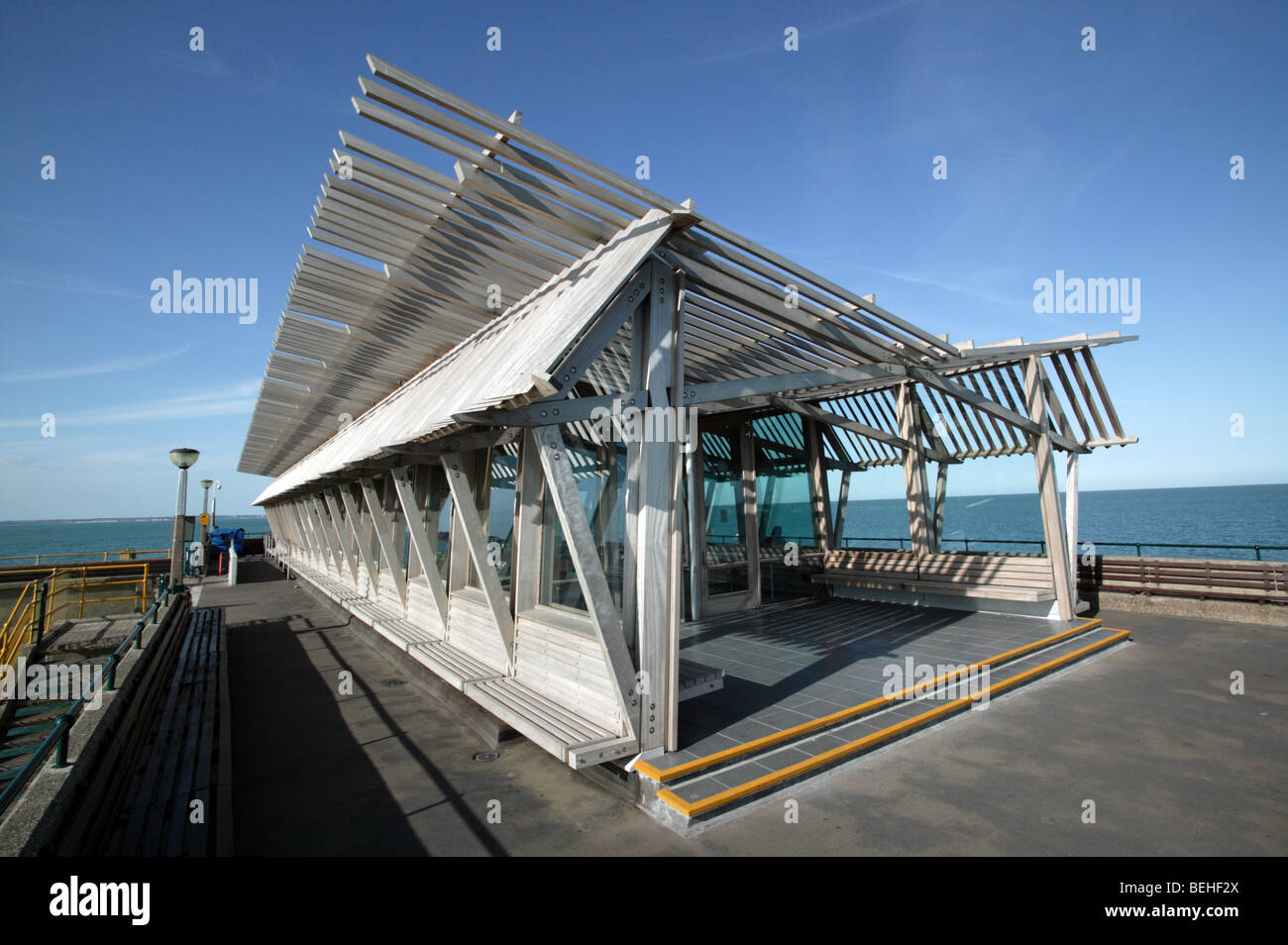 Architektonische Details des neuen preisgekrönten Café am Ende des Deal Pier, Kent Stockfoto