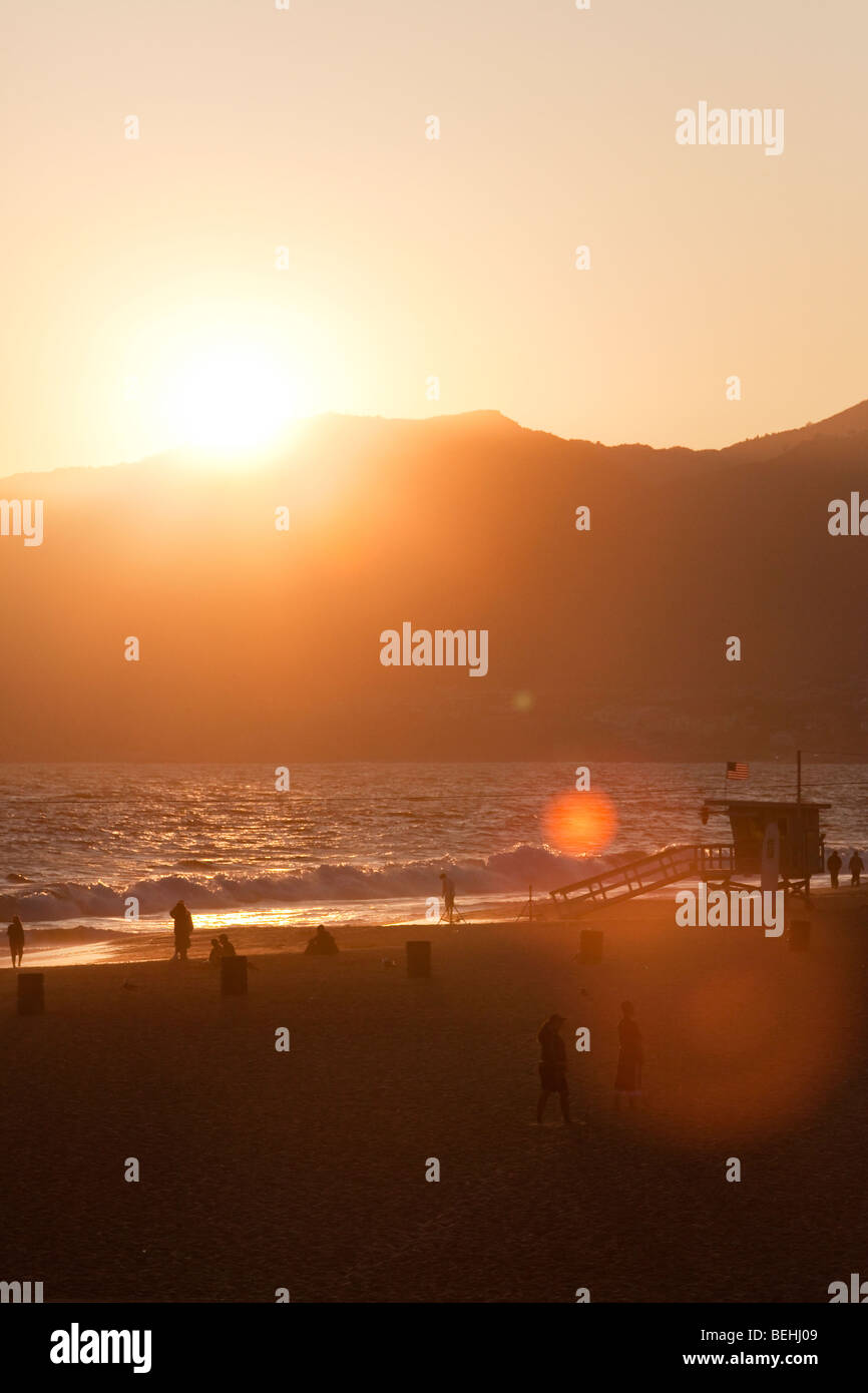 Sonnenuntergang am Strand von Santa Monica in Los Angeles, Kalifornien, USA Stockfoto