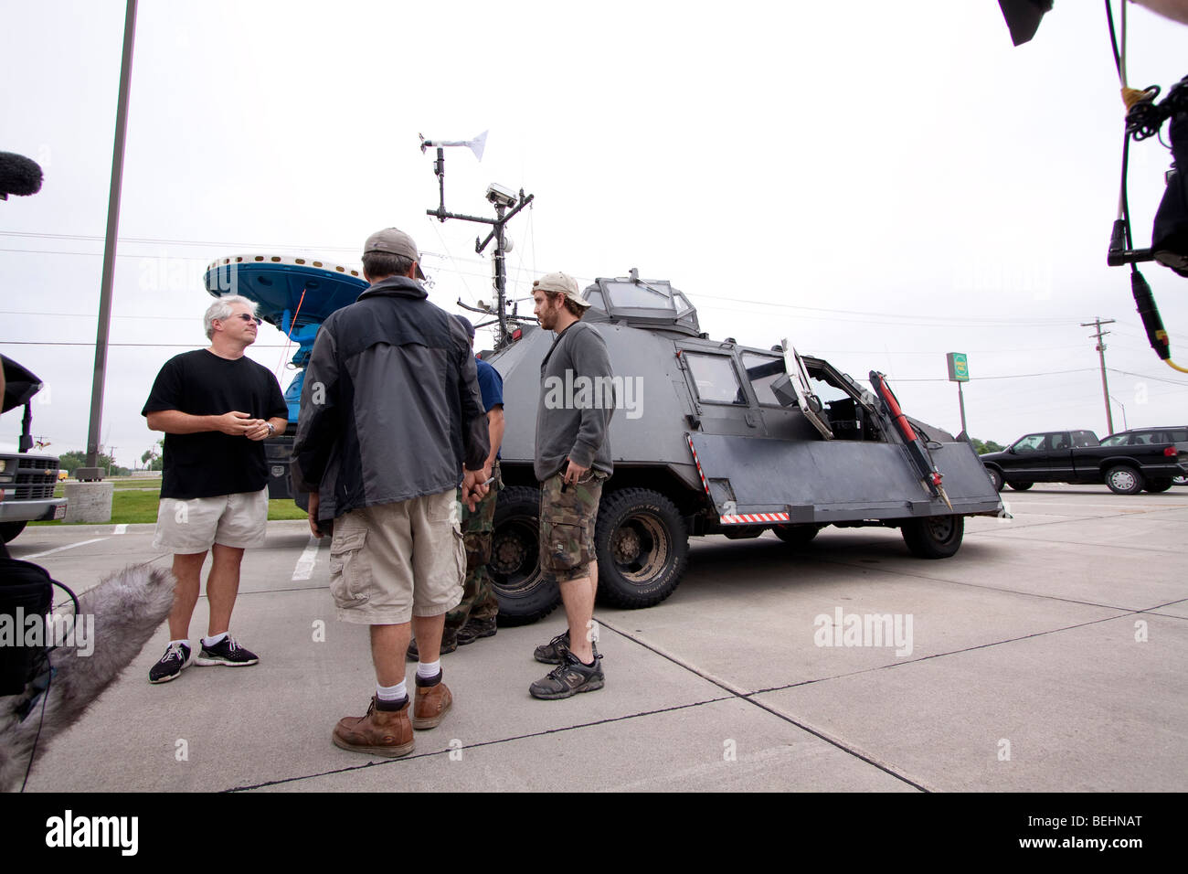 Videofilmer mit dem Discovery Channel film Josh Wurman und Sean Casey in Kearney, Nebraska, USA, 6. Juni 2009. Stockfoto