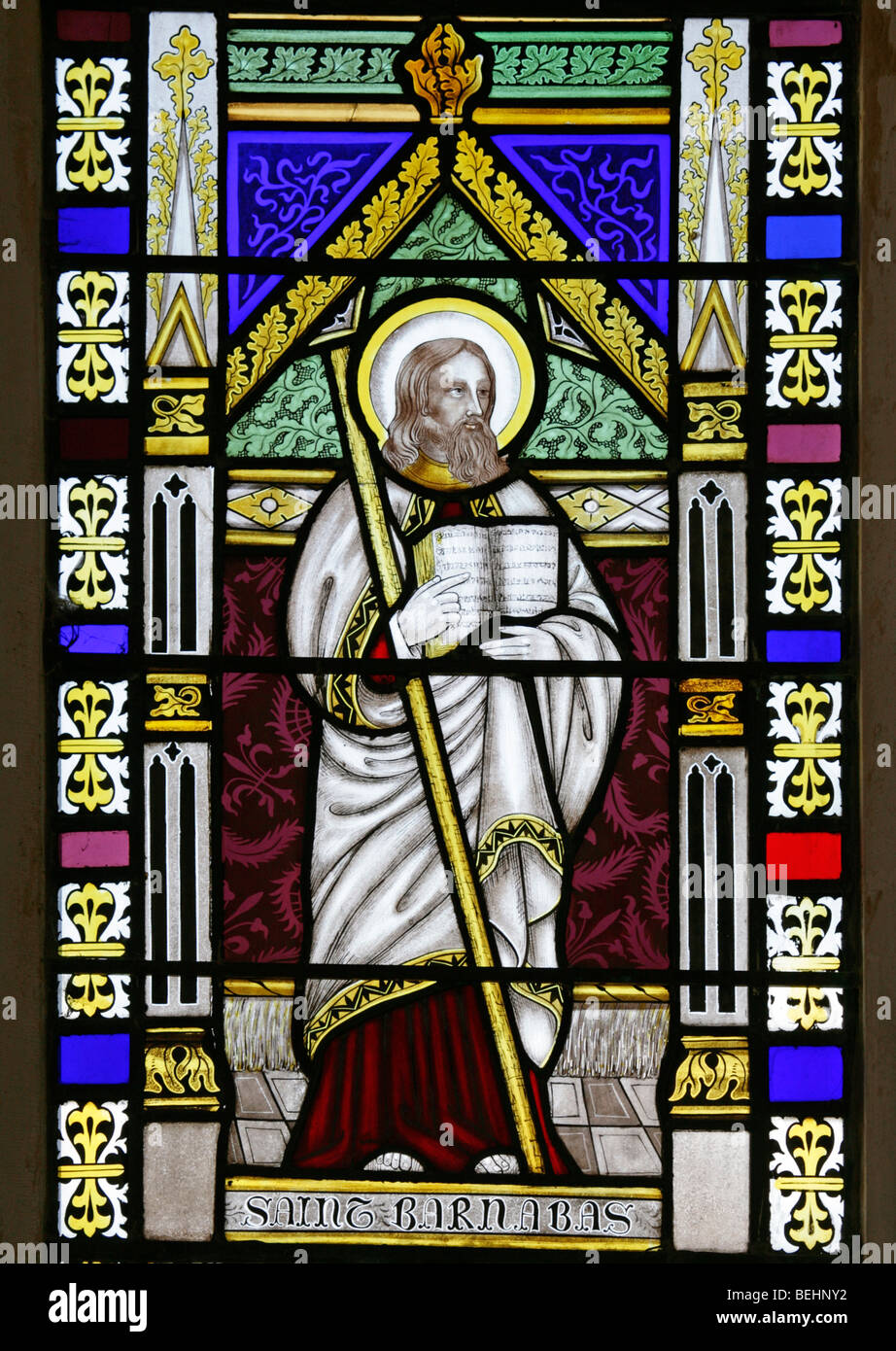 Einem Glasfenster St. Barnabas der Apostel, alle heiligen Kirche, Wighton, Norfolk von Joseph Gewährung von costessey Stockfoto