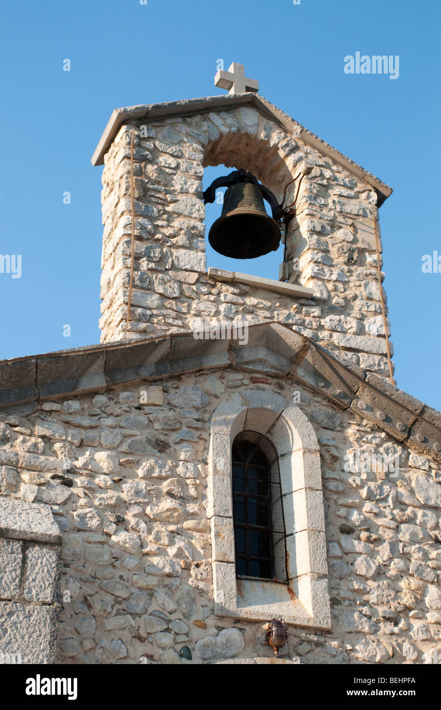 Mittelalterliche Kirche in Dorf Agones, Frankreich Stockfoto