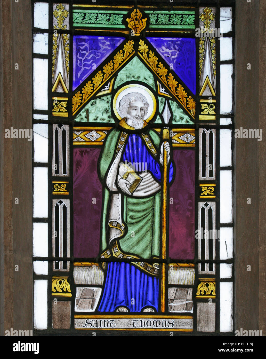 Einem Glasfenster des hl. Apostels Thomas, All Saints Church, Wighton, Norfolk von Joseph Gewährung von costessey Stockfoto