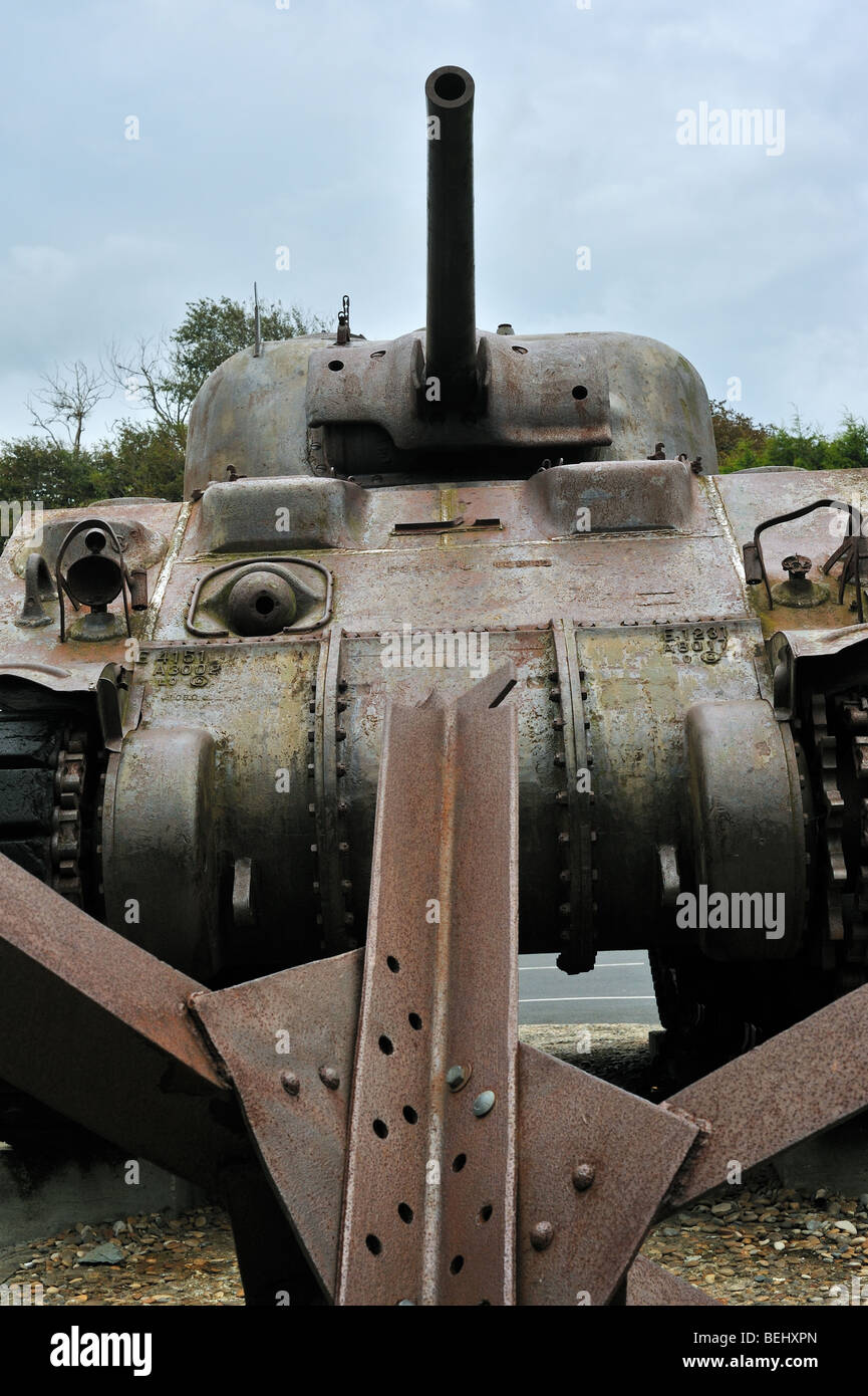 Weltkrieg zwei tschechische Igel und Sherman-Panzer WW2 Omaha 6. Juni 1944 Museum in Saint-Laurent-Sur-Mer, Normandie, Frankreich Stockfoto
