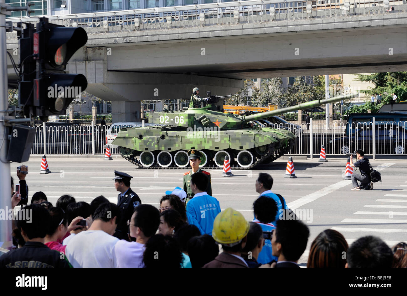 Militärische Tanks 99A verlassen die Parade Chinas 60. Jahrestag der Volksrepublik China. 1. Oktober 2009 Stockfoto