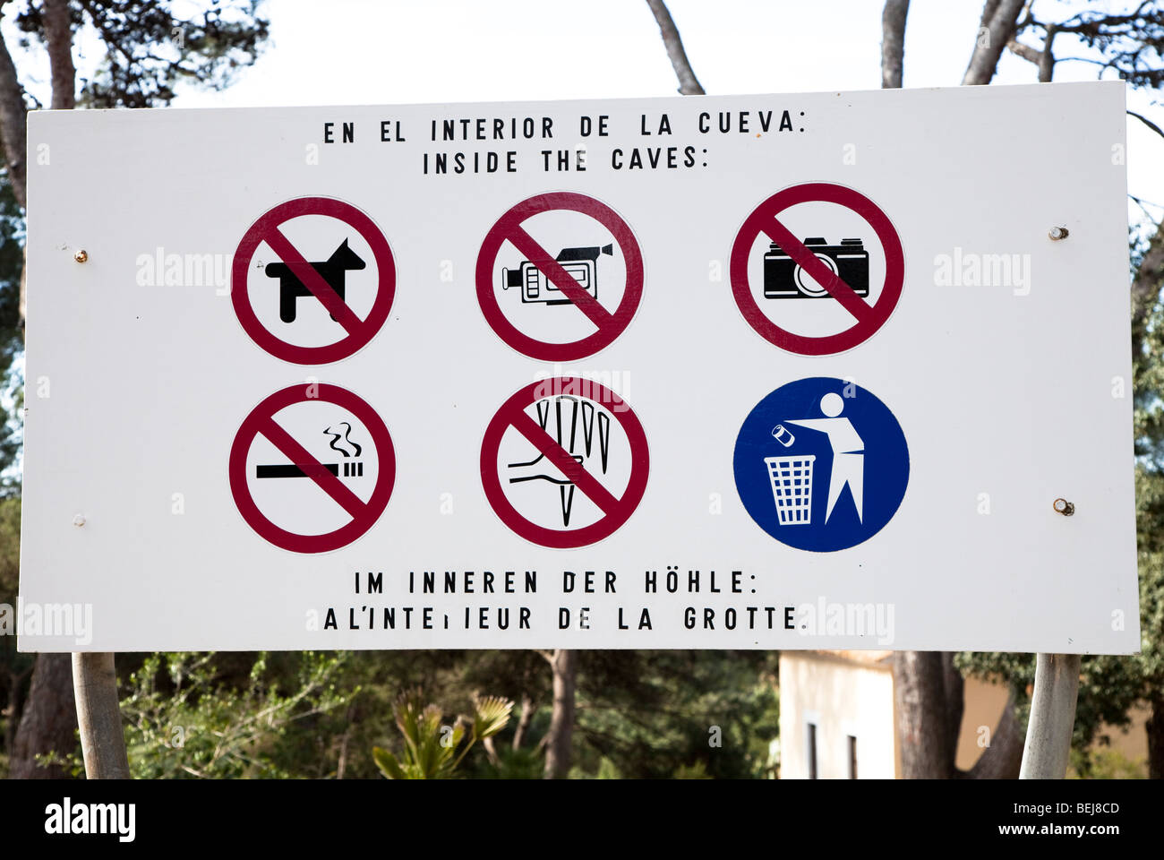 Verboten-Schild am Cuevas Dels Drach Schauhöhle Mallorca Spanien Stockfoto