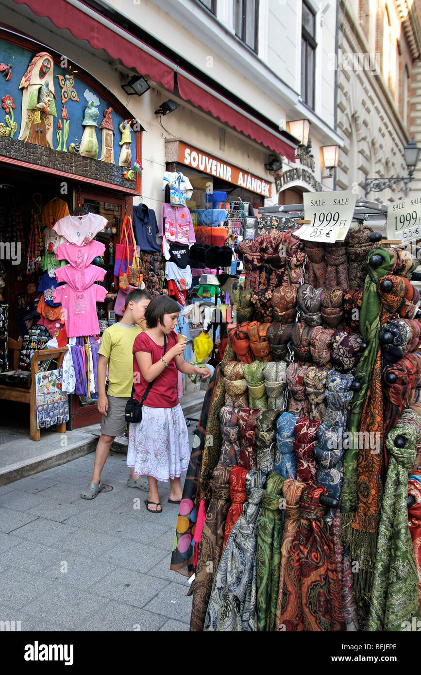 Budapest hungary souvenirs shop Fotos und Bildmaterial in hoher