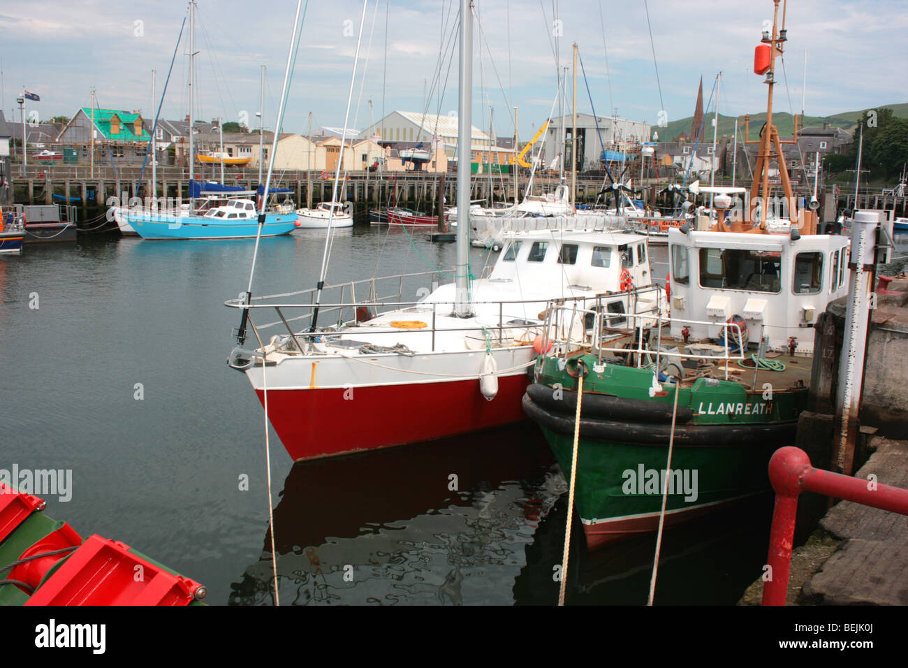 Angelboote/Fischerboote in Girvan Hafen, South Ayrshire, Schottland angedockt Stockfoto