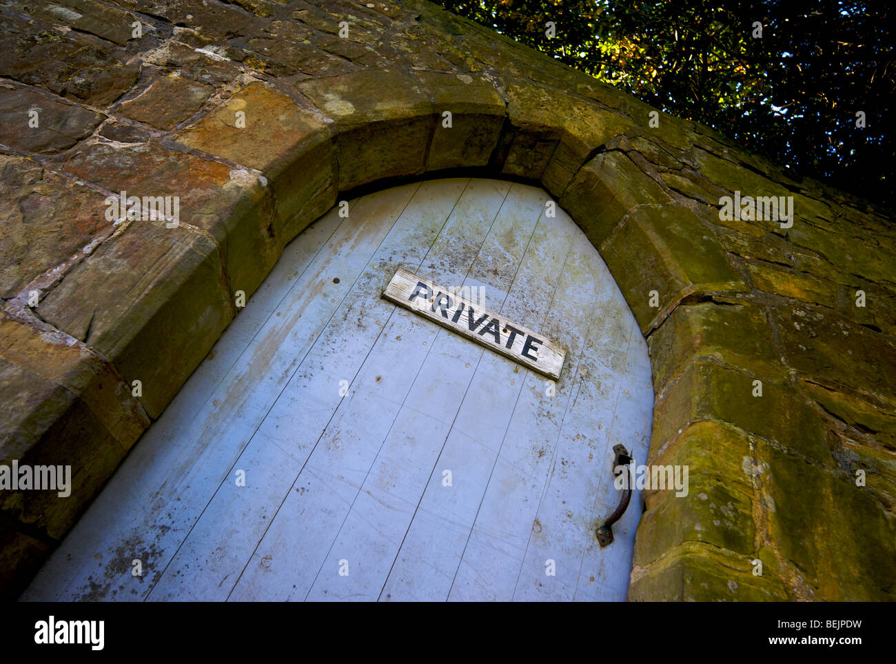 Eine Alte Norman Rundbogen Gartentur Stockfotografie Alamy