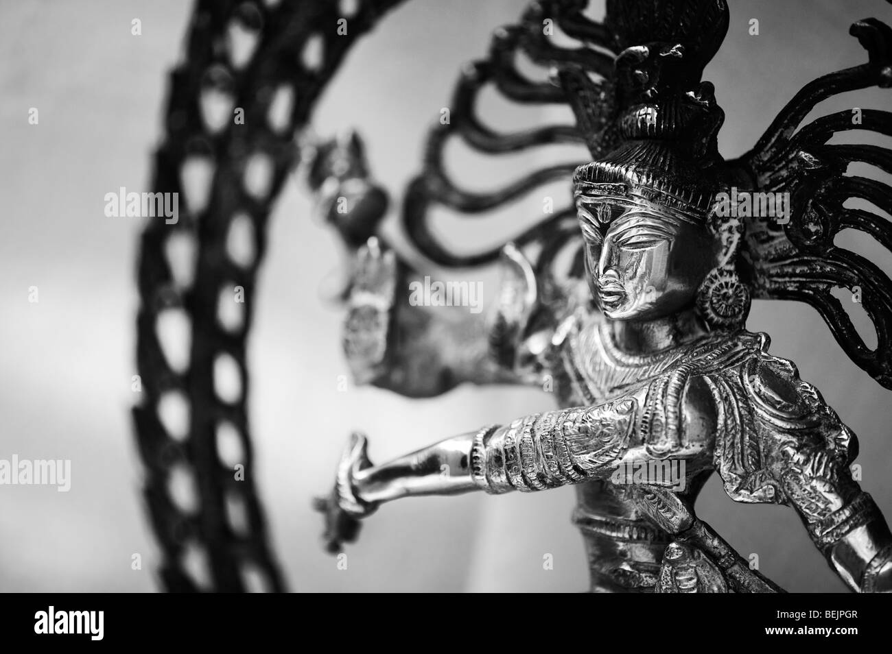 Dancing Lord Shiva Statue, Nataraja, Hindu-Gott, Monochrom Stockfoto