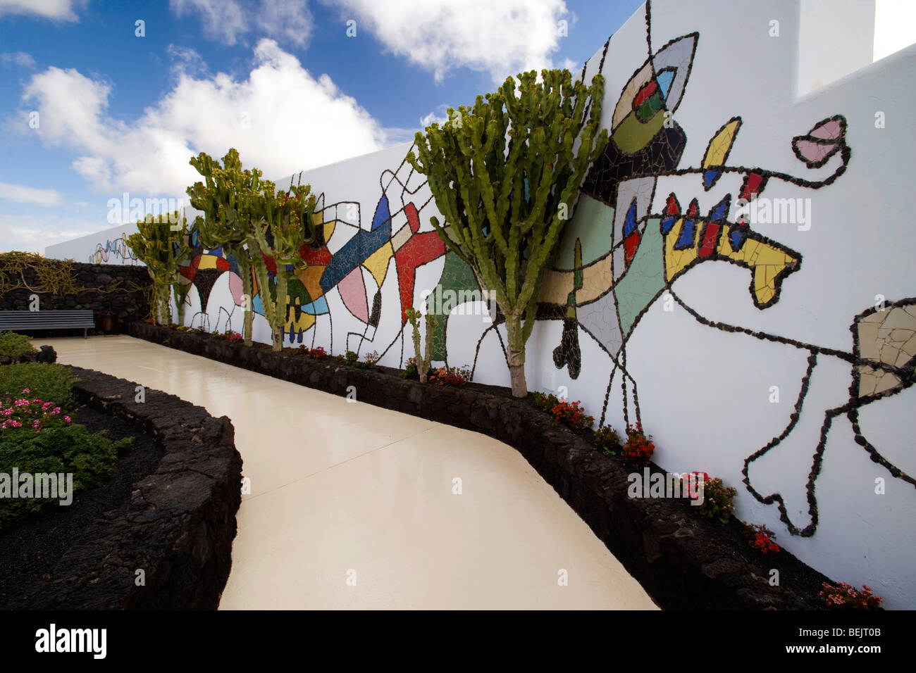 Wandgemälde im Garten von César Manrique Haus, Taro de Tahiche, Lanzarote, Kanarische Inseln; Spanien Stockfoto