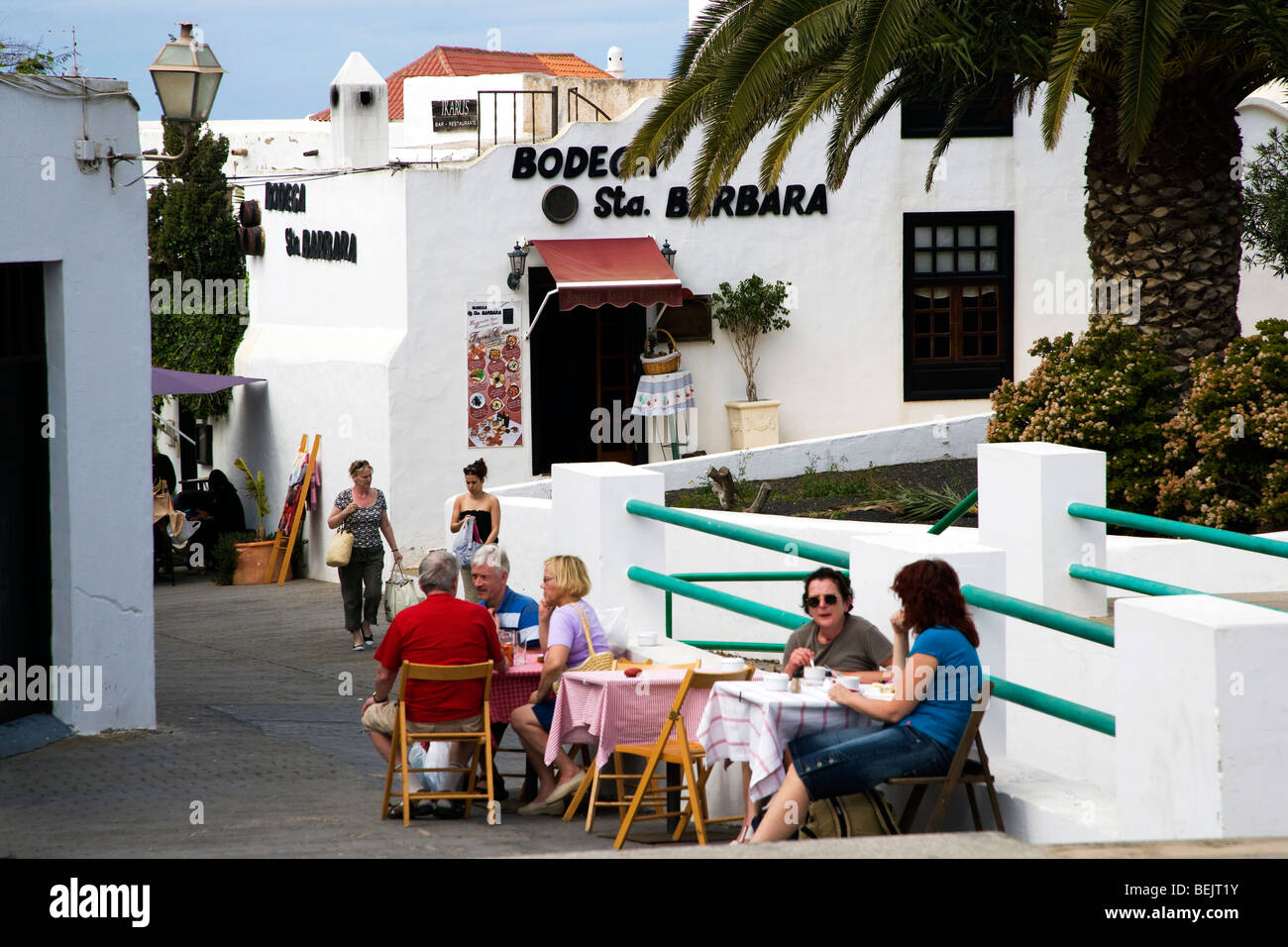 Sonntag Markttag in der Altstadt von Teguise, Lanzarote, Kanarische Inseln, Spanien Stockfoto