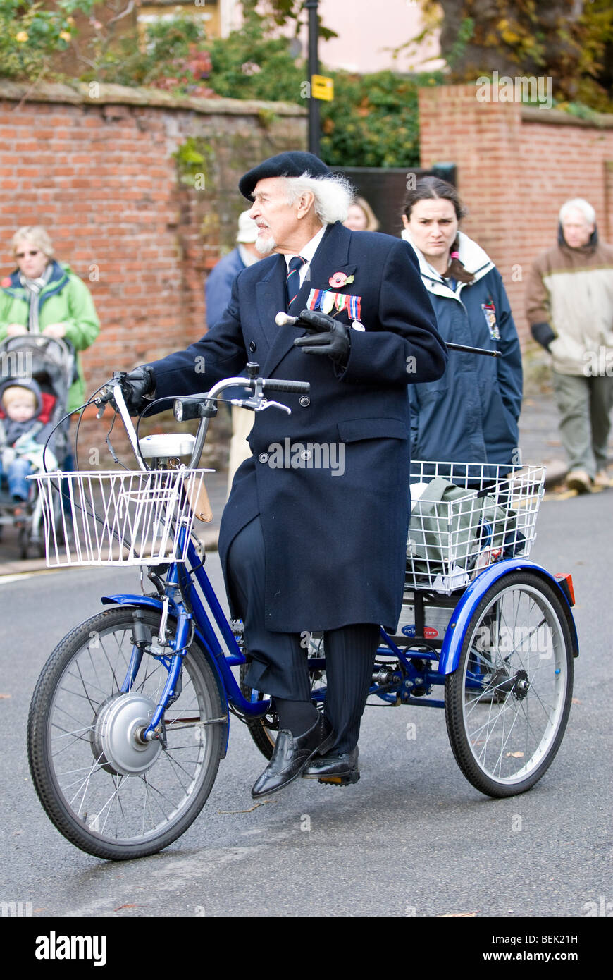 Erfahrene Soldat Paraden präsentierte stolz tragen Medaillen für bewaffneten Dienst Aufgaben während der Konflikt & Krieg. Stratford-upon-Avon UK Stockfoto