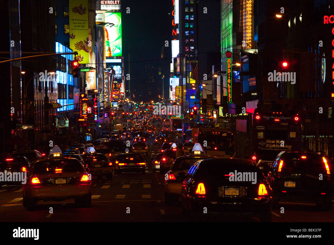 Times Square bei Nacht in New York City Stockfoto