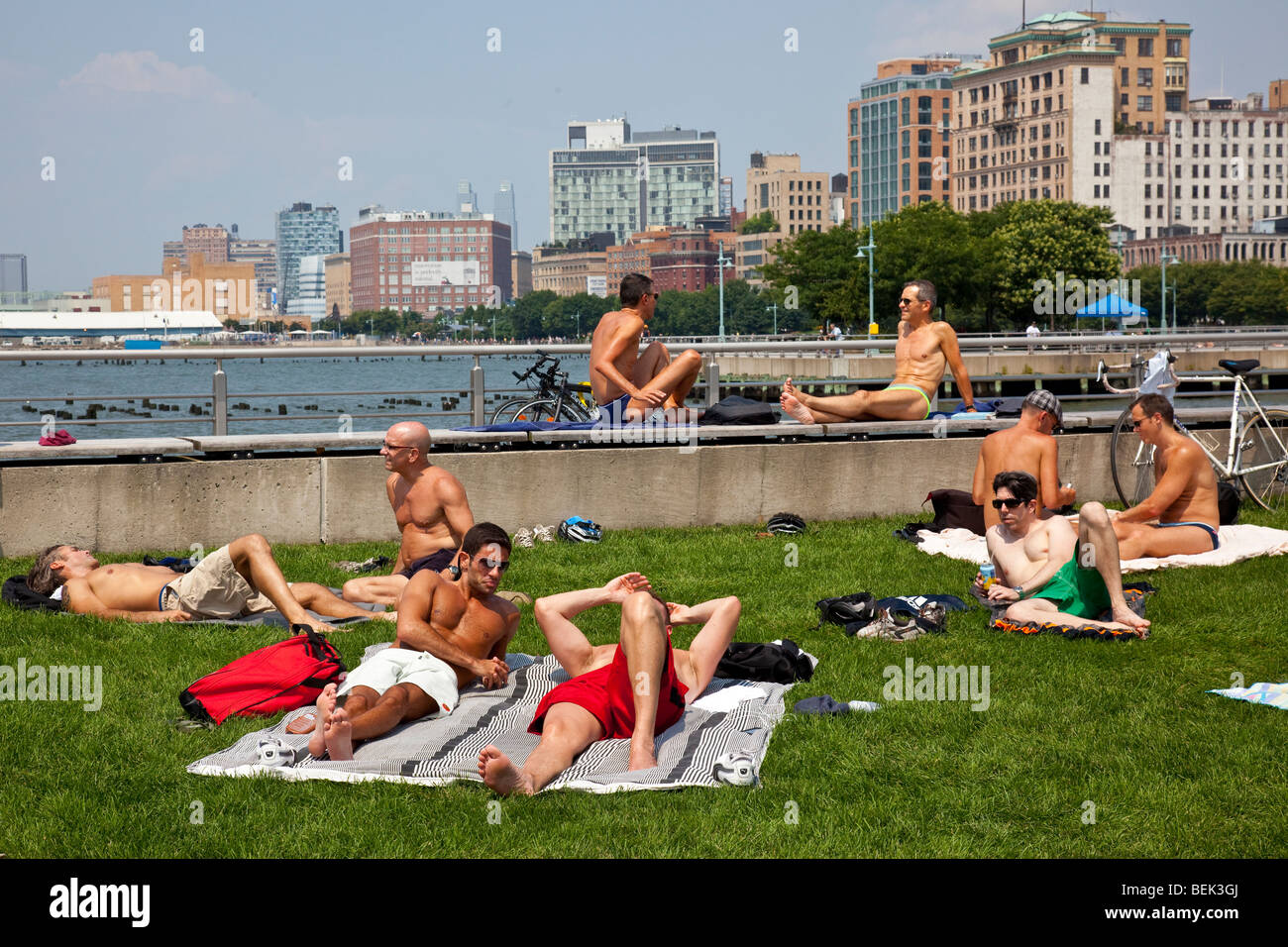 Schwule Solarium am Hudson River Park in Manhattan in New York City Stockfoto