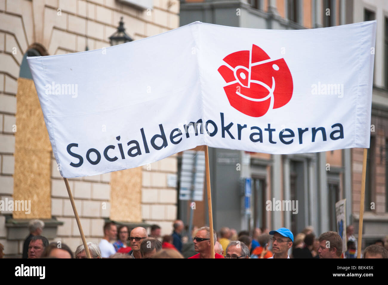 Socialdemokraterna, die schwedische sozialdemokratische Partei in der Stockholm Pride Parade marschieren. Stockfoto
