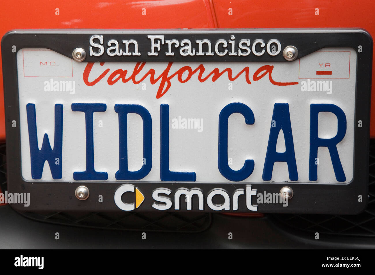 Eine Nahaufnahme von "Widdle (kleines) Auto" Kfz-Kennzeichen auf einen Smart. Lombard Street, San Francisco, Kalifornien, USA Stockfoto