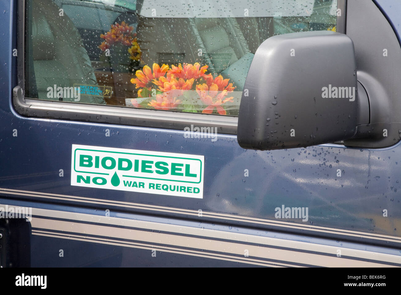Autoaufkleber auf van umgewandelt, die mit Biodiesel fahren. Aufkleber  liest Biodiesel, keine Krieg erforderlich. San Francisco, Kalifornien,  USA Stockfotografie - Alamy