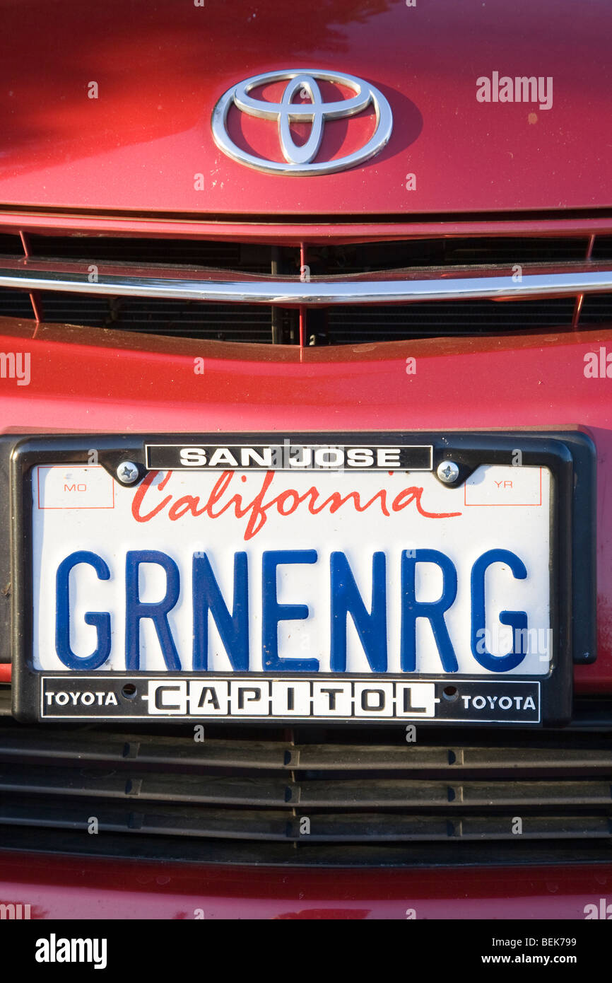 GRNENRG' (Green Energy) Nummernschild auf Toyota Prius mit einem San Jose Capitol-Rahmen. Mountain View, Kalifornien, USA Stockfoto