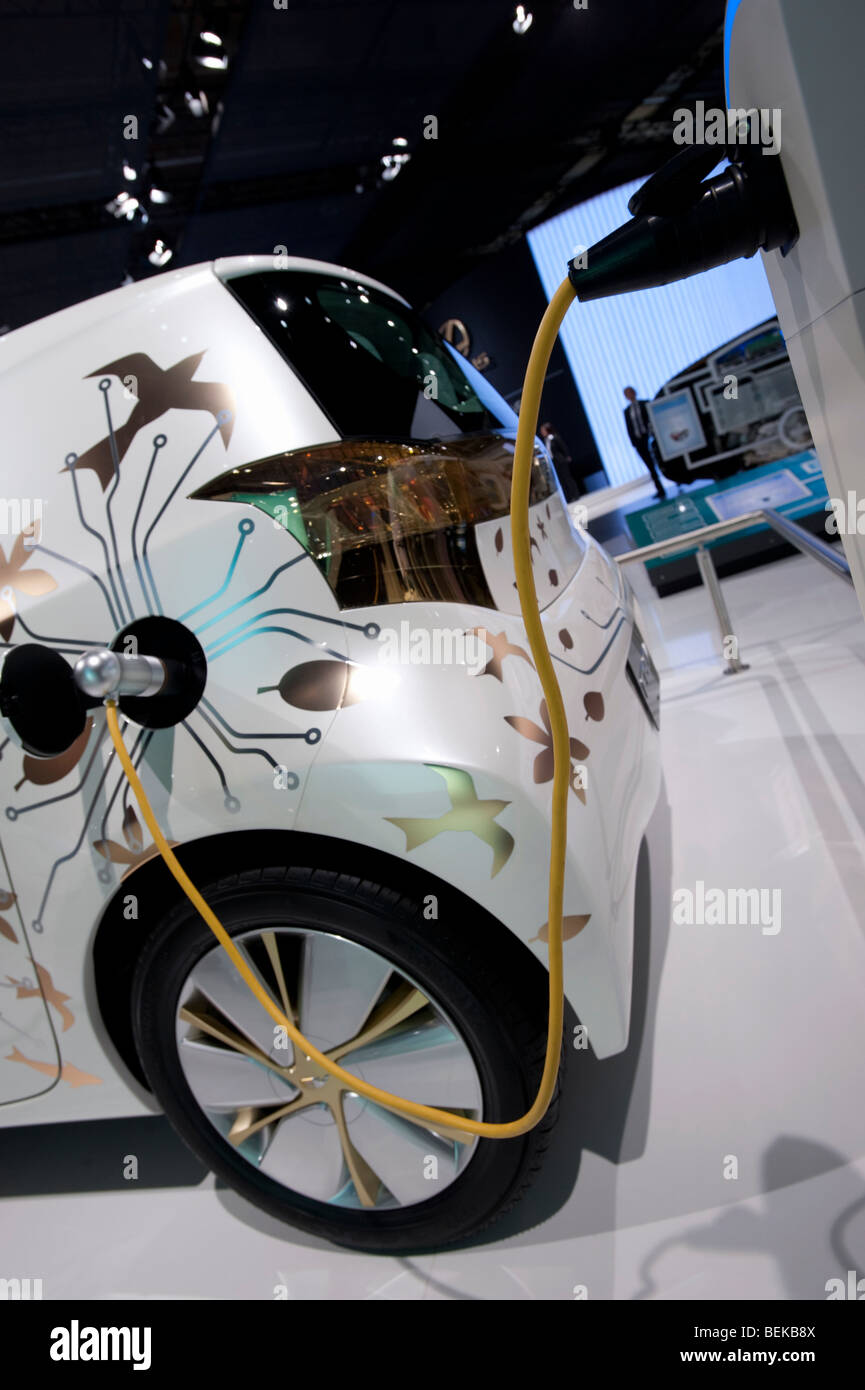 Schließen Sie Elektro-Konzeptfahrzeug von Toyota auf der IAA 2009 aufgeladen werden Stockfoto