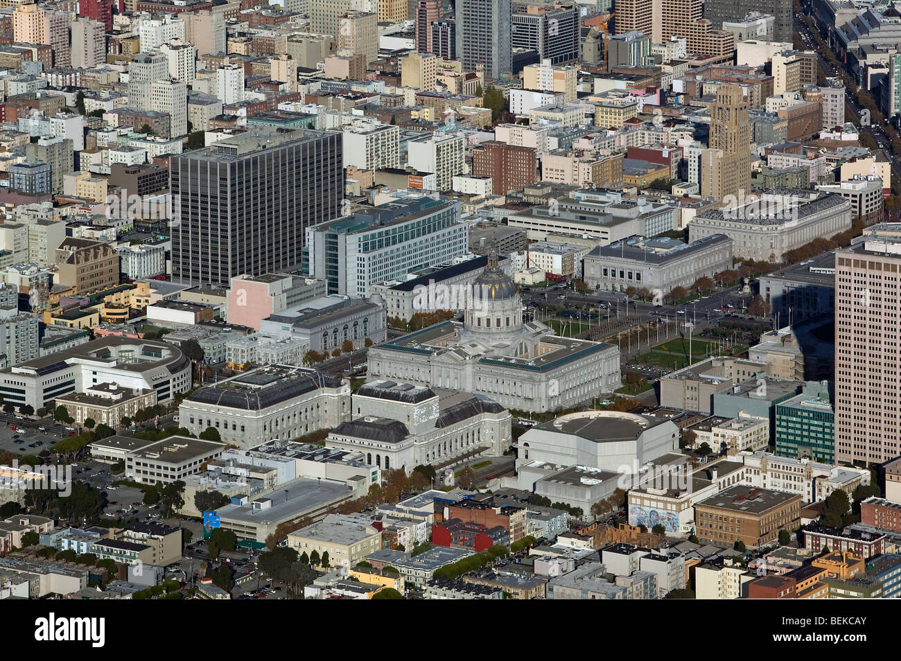 Luftaufnahme über San Francisco civic Center City Hall Konzert Oper Gebäude Museum für asiatische Kunst Stockfoto