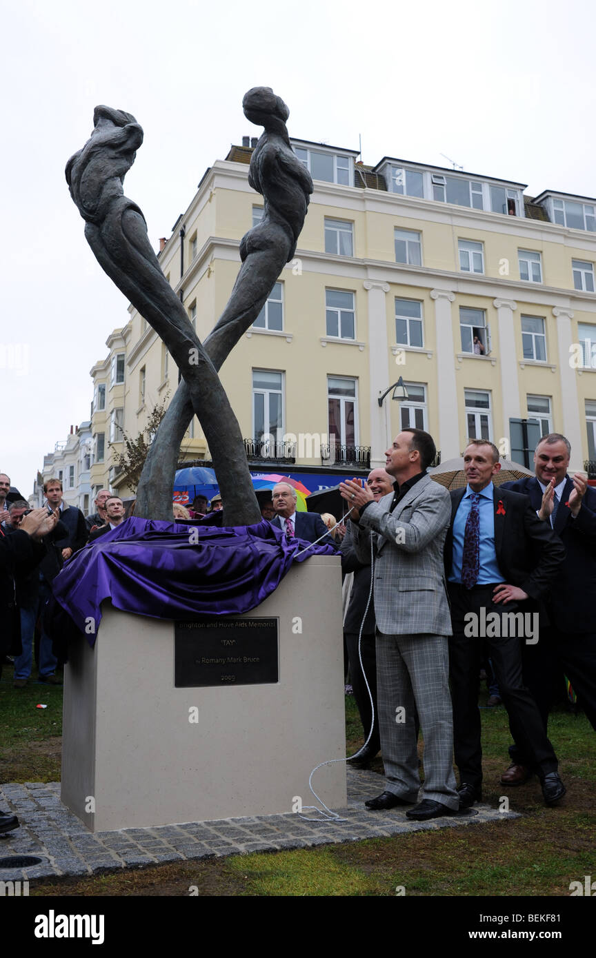 David Furnish Partner von Sir Elton John stellt das Aids-Memorial in Brighton, Sussex UK Stockfoto