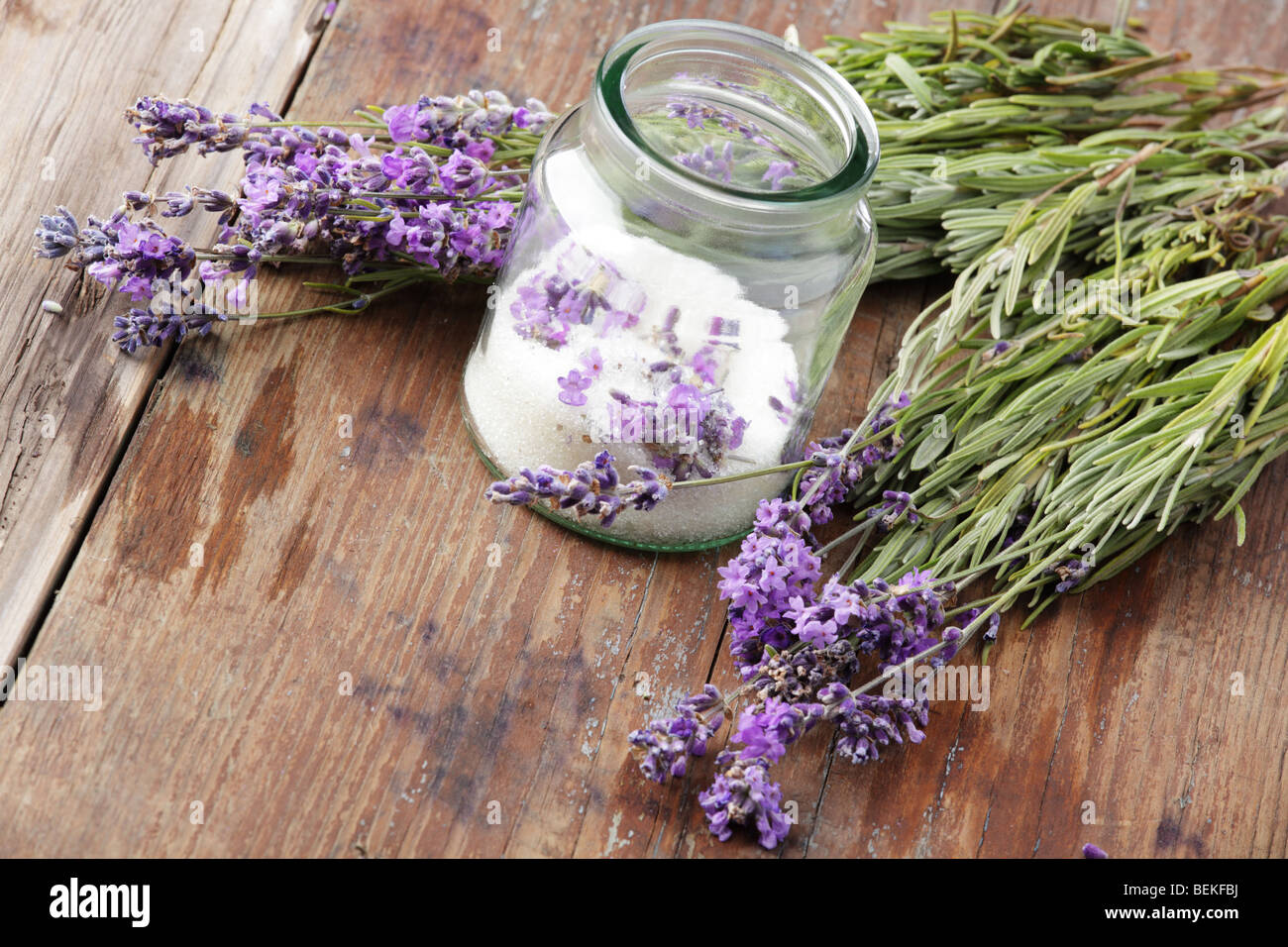 Lavendel Zucker in einem Glas Stockfoto