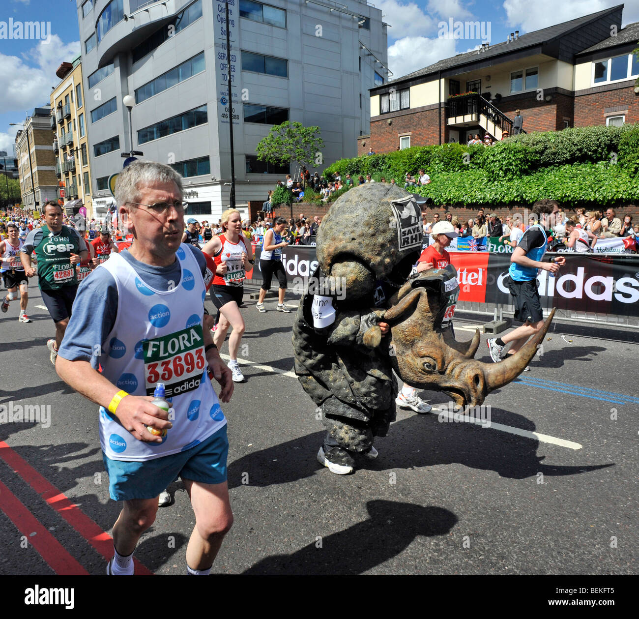 Liebe Läufer in London Marathon in gekleidet Spaß Kostüm Stockfoto