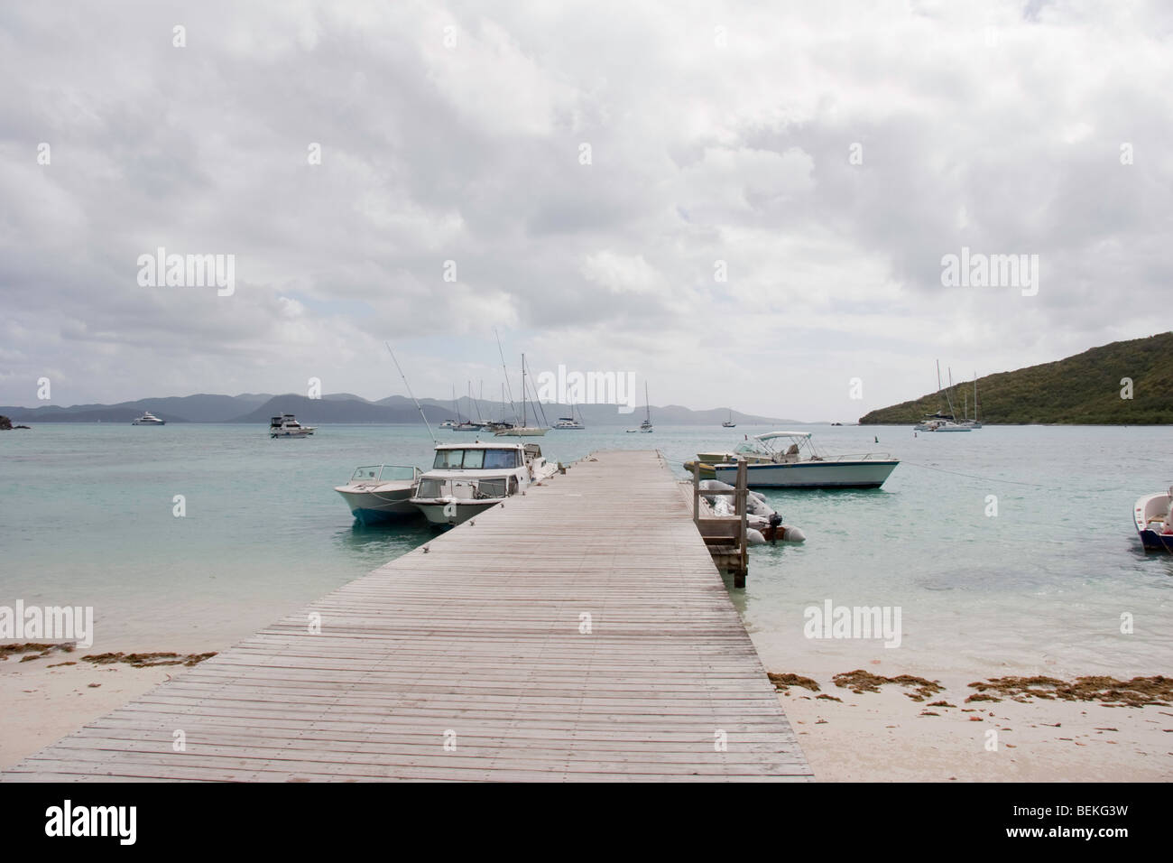 Öffentlichen Pier am großen Hafen, Jost Van Dyke; Tortola und St John Island im Hintergrund Stockfoto