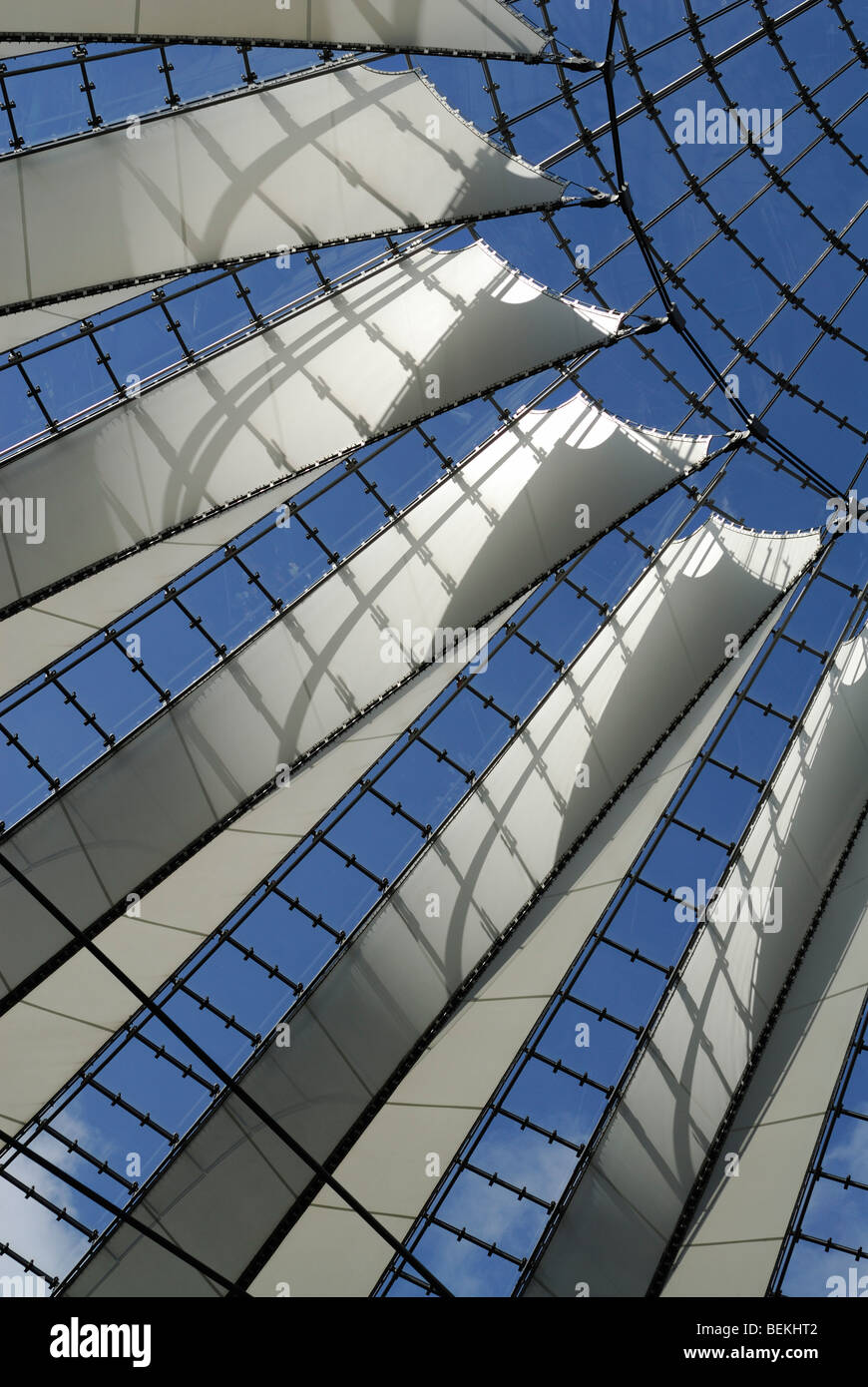 Berlin. Deutschland. Atrium des Sony Center Potsdamer Platz. Stockfoto