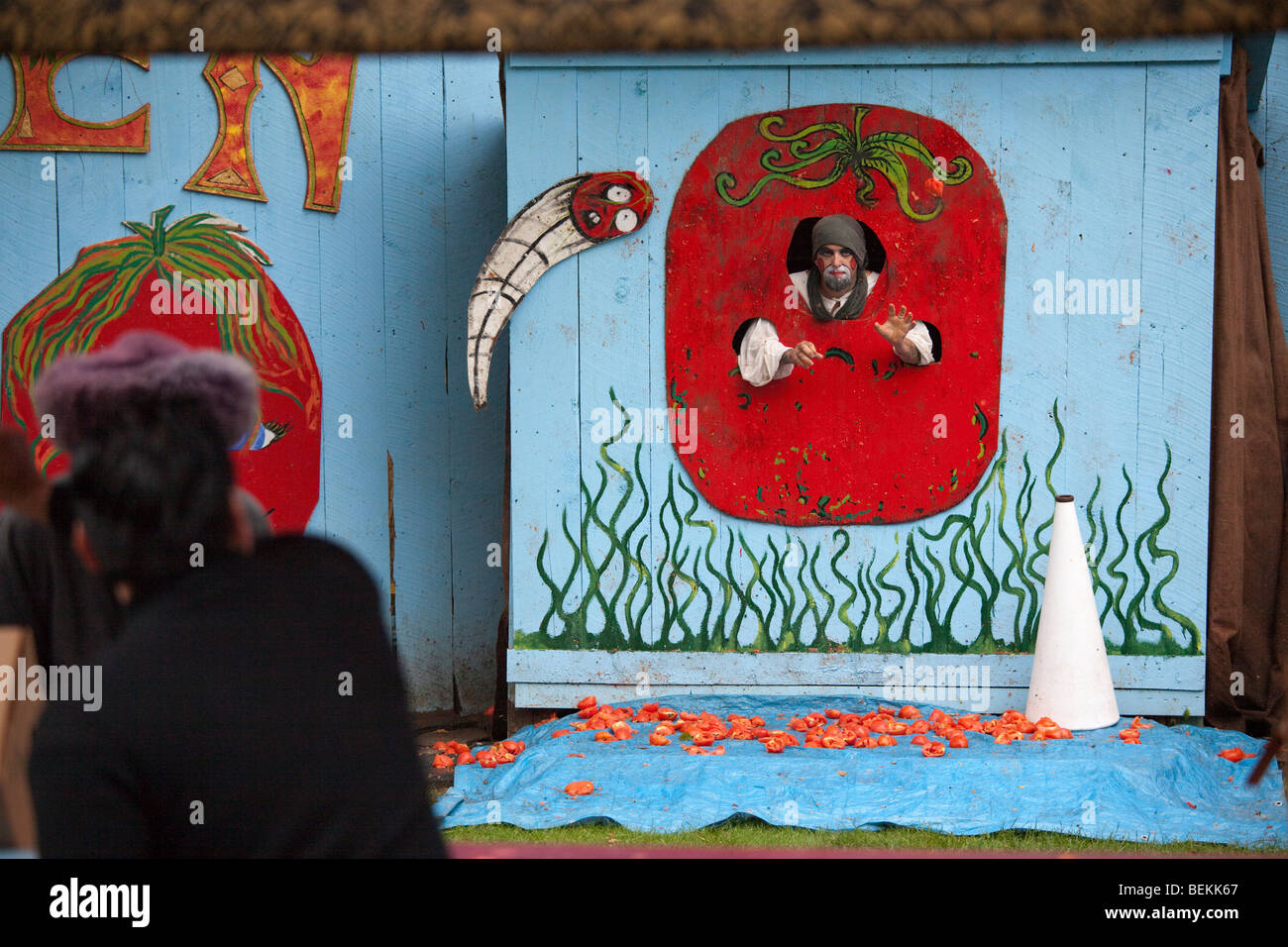 Faule Tomaten werfen Renaissance Fair in Tuxedo, New York Stockfoto