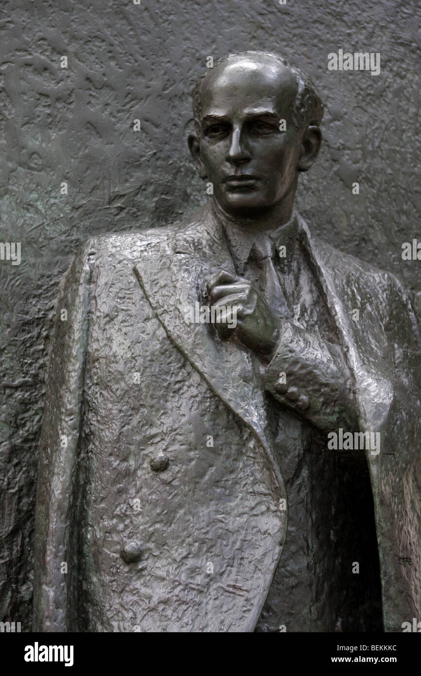 Diese wunderbare Skulptur von Raoul Wallenberg die Schwedische humanitäre, dauerhaft in Gt Cumberland Place, London angezeigt. Stockfoto