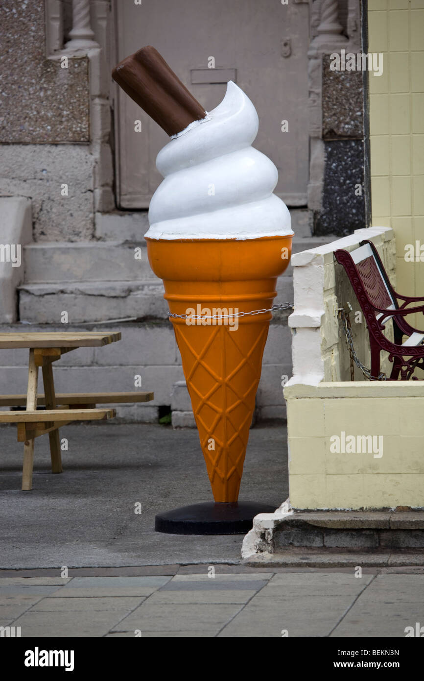 Giant Ice Cream Cone Display Blackpool England Stockfoto