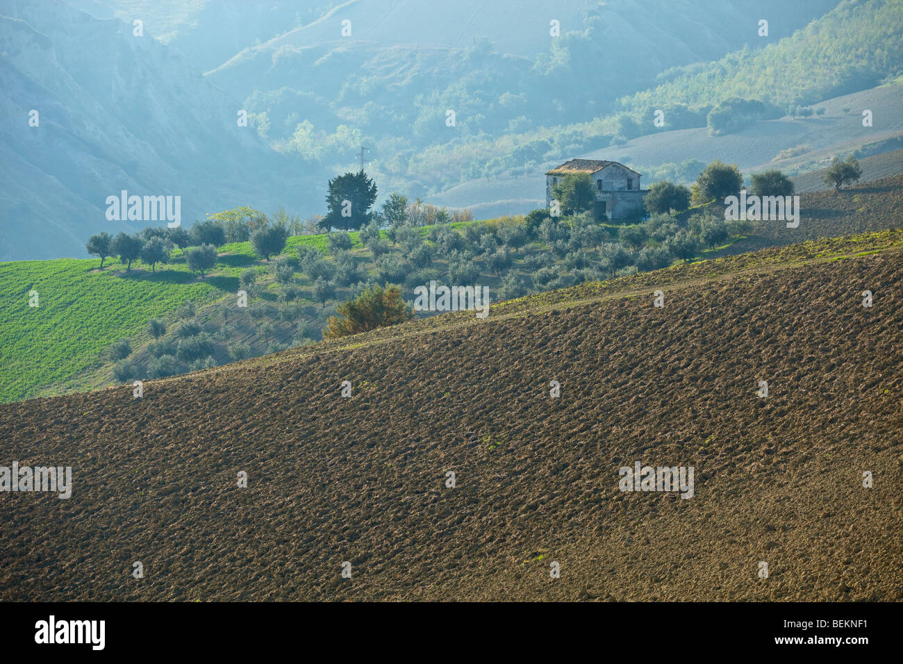 Freistehendes Haus auf einem Hügel Stockfoto