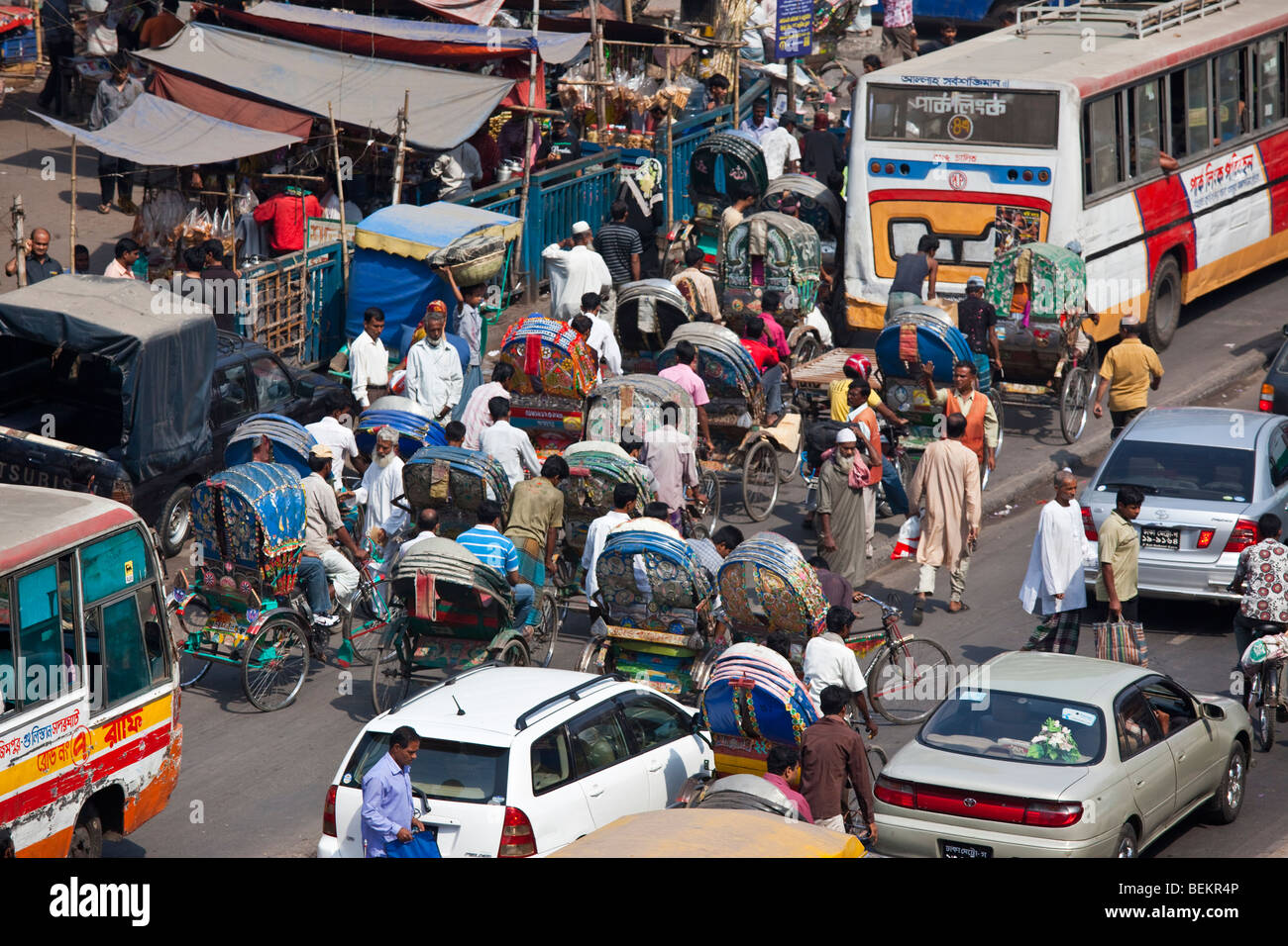 Belebte Straße in Dhaka Bangladesch Stockfoto