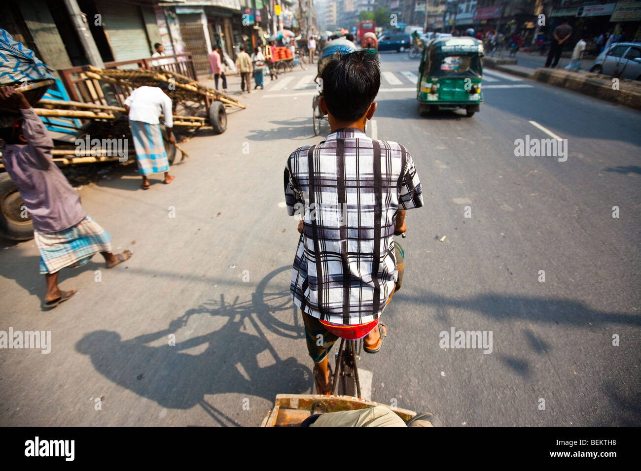 Reiten auf einem Velo-Rikscha in Dhaka Bangladesch Stockfoto